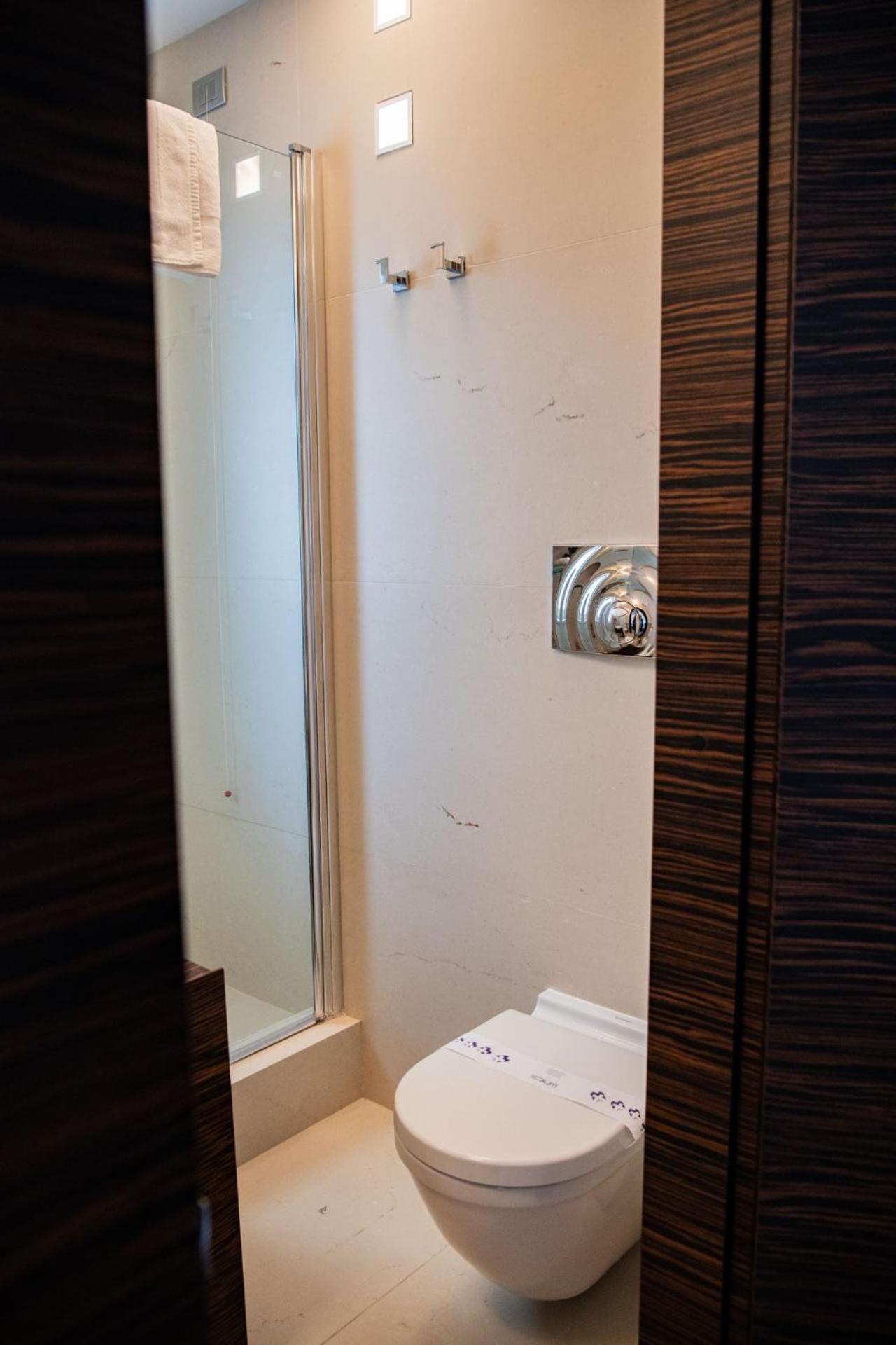 Double Room - Photo 7