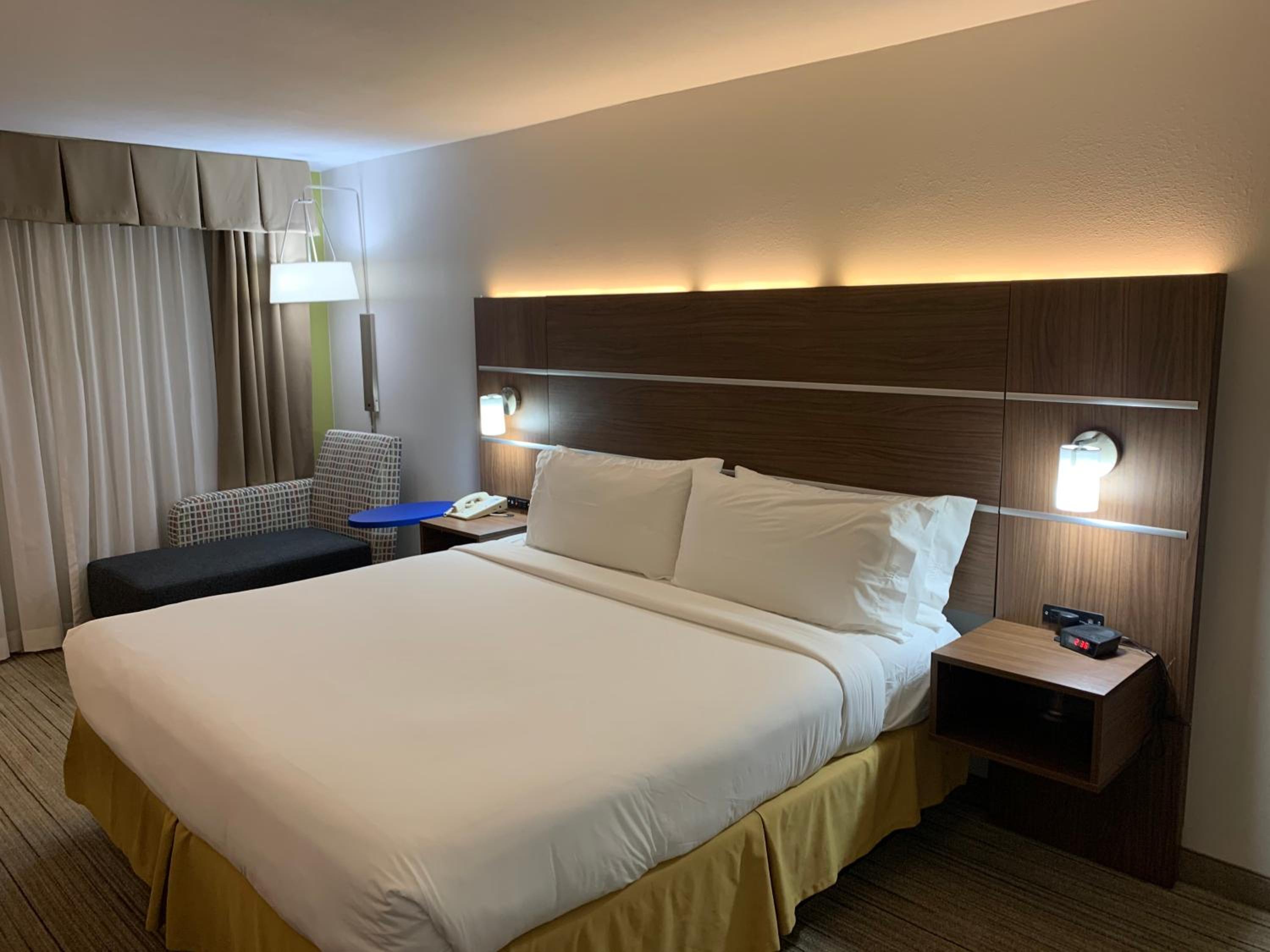Standard King Room - Photo 1