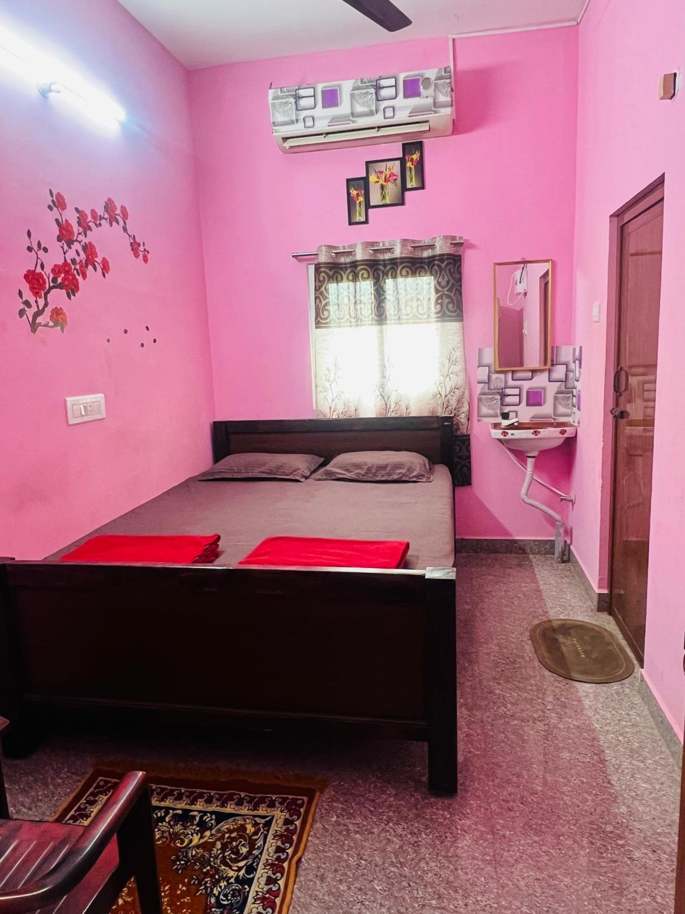 Deluxe Room (2 Adults + 1 Child) photo 2