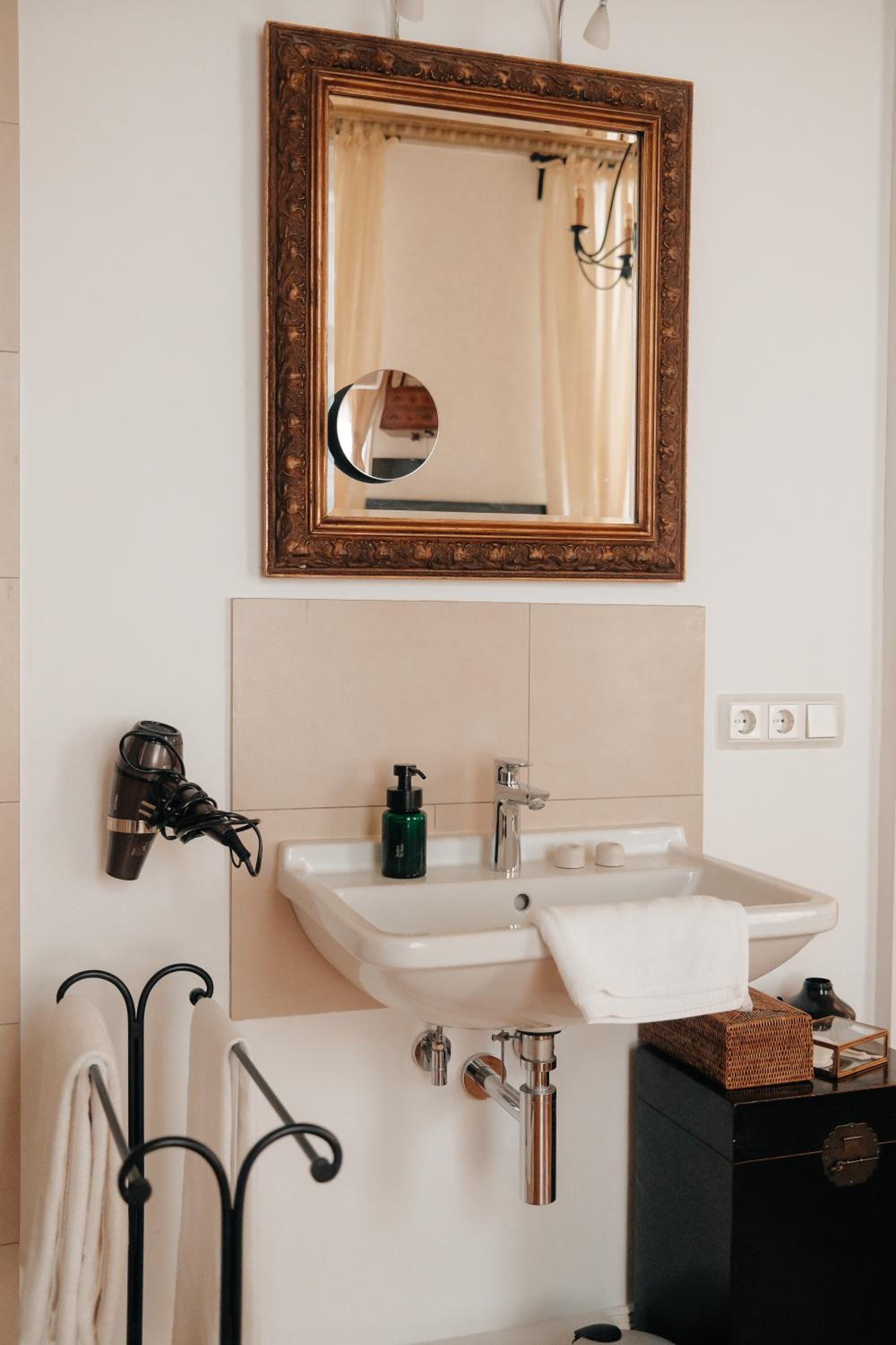 Double Room - Photo 11