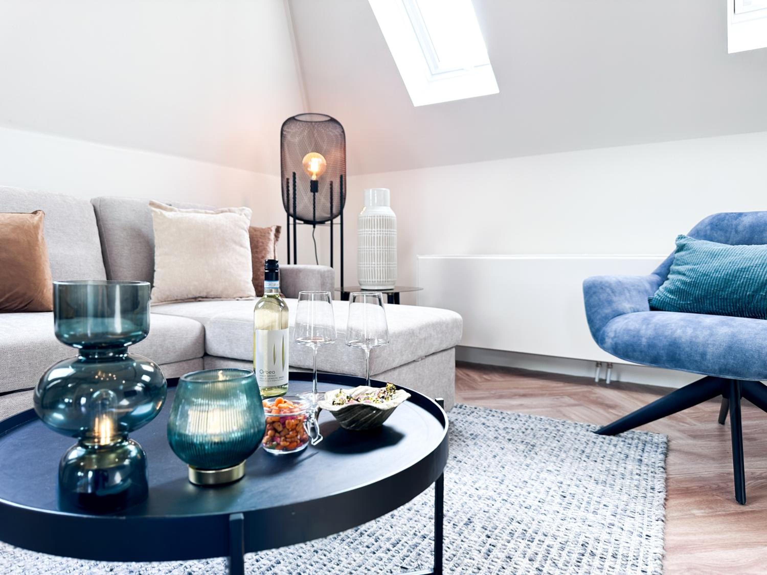 One-Bedroom Loft Apartment with Balcony photo 2