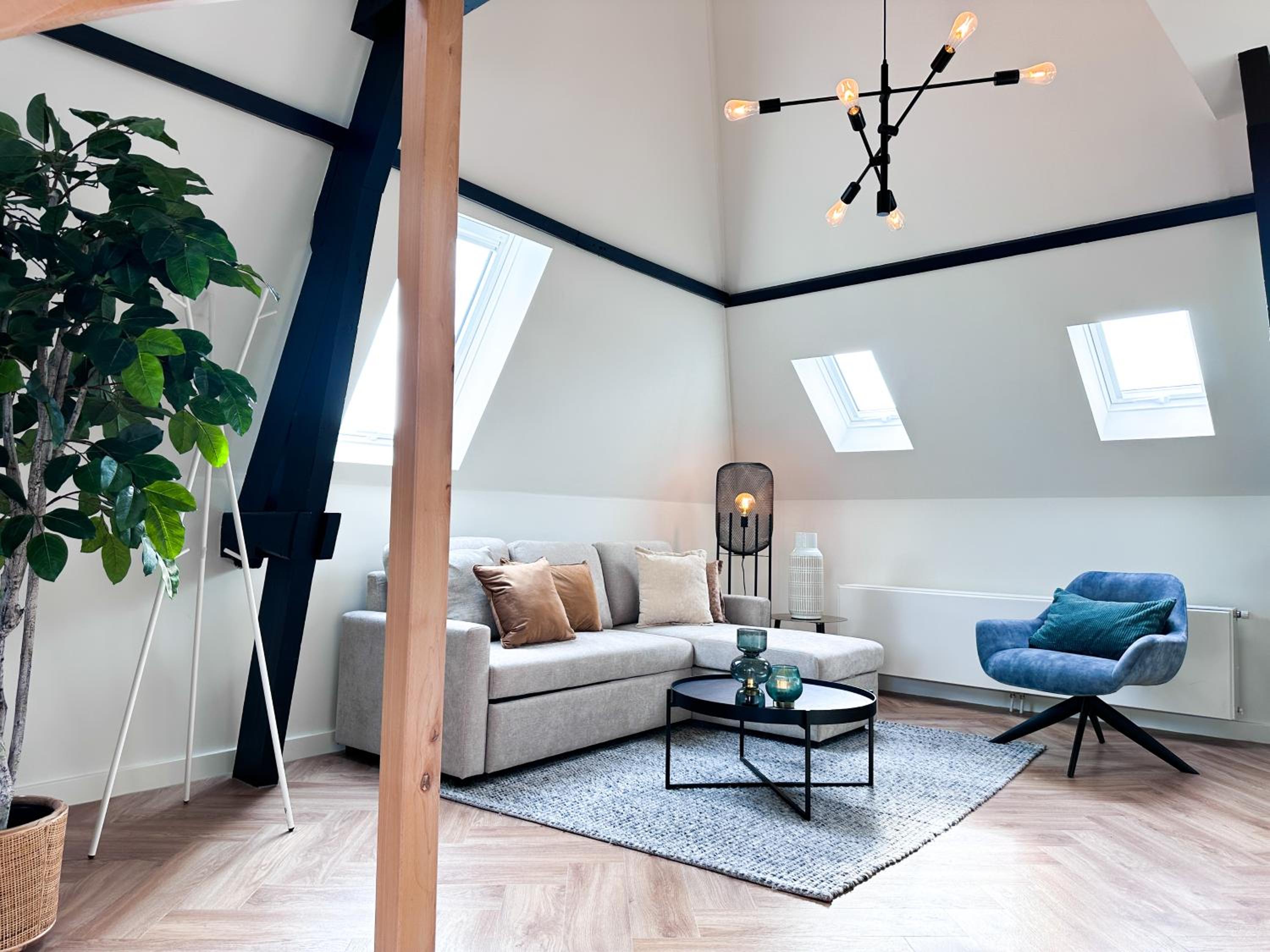 One-Bedroom Loft Apartment with Balcony photo 1