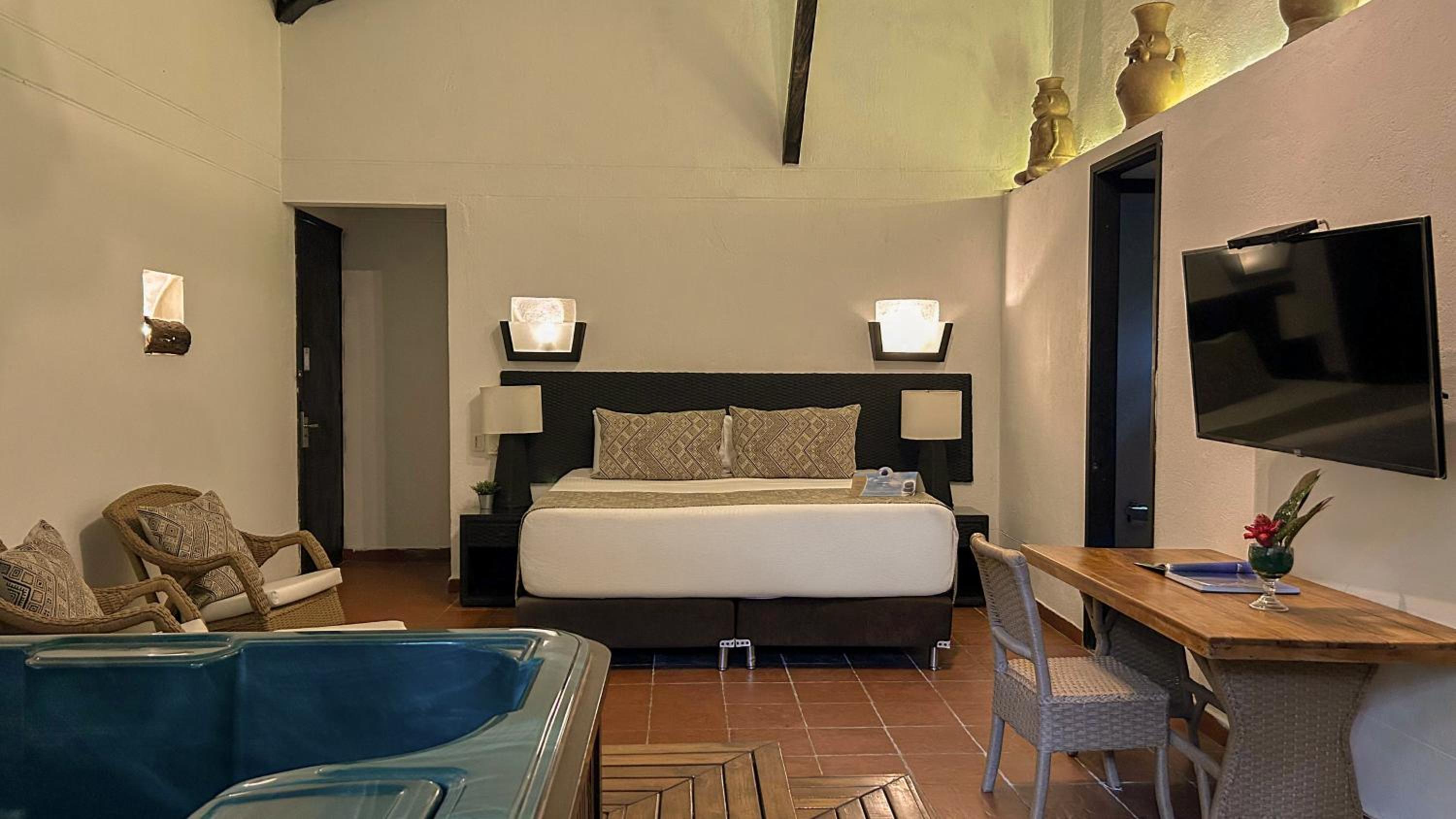 Queen Suite With Spa Bath
