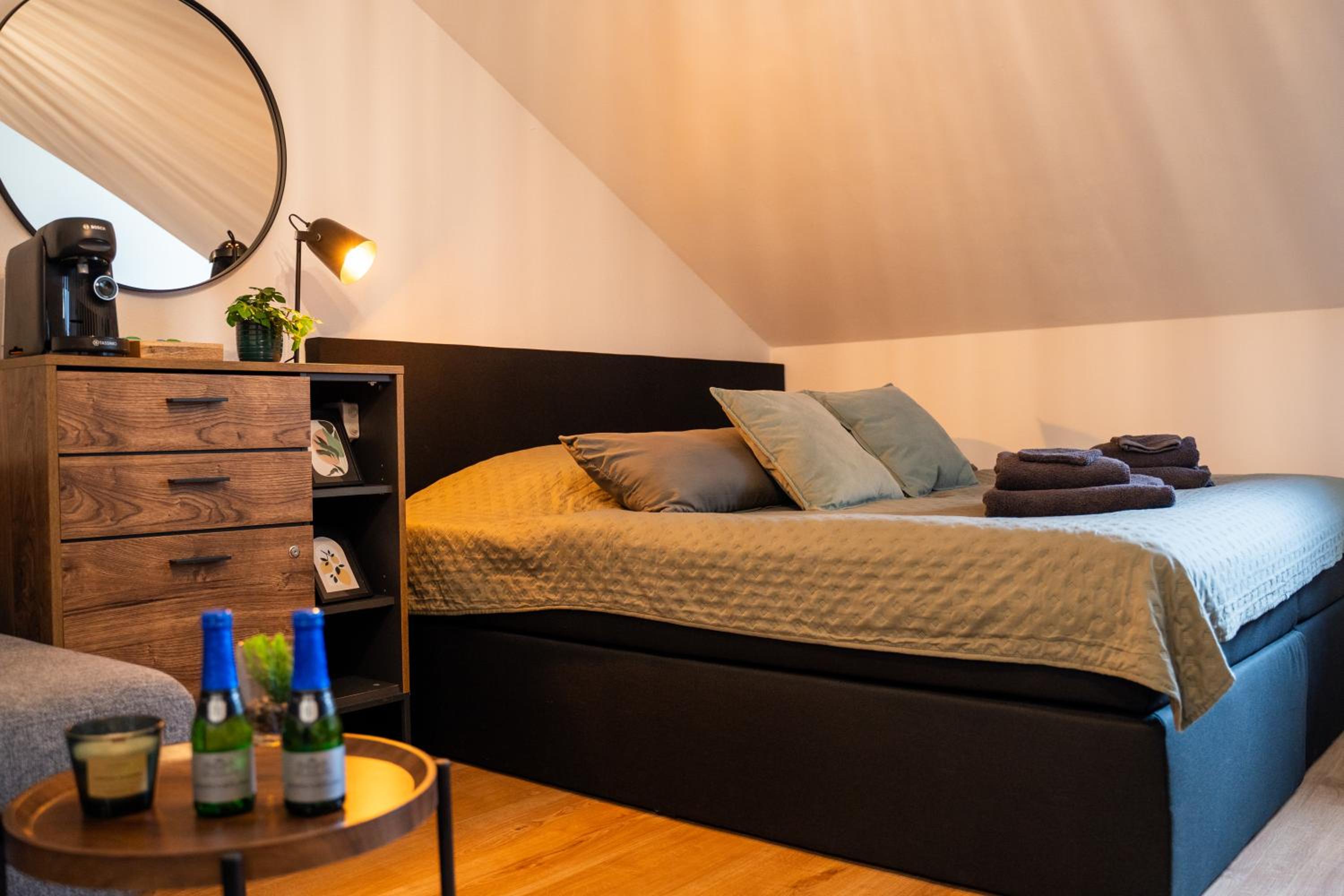 One-Bedroom Apartment photo 2