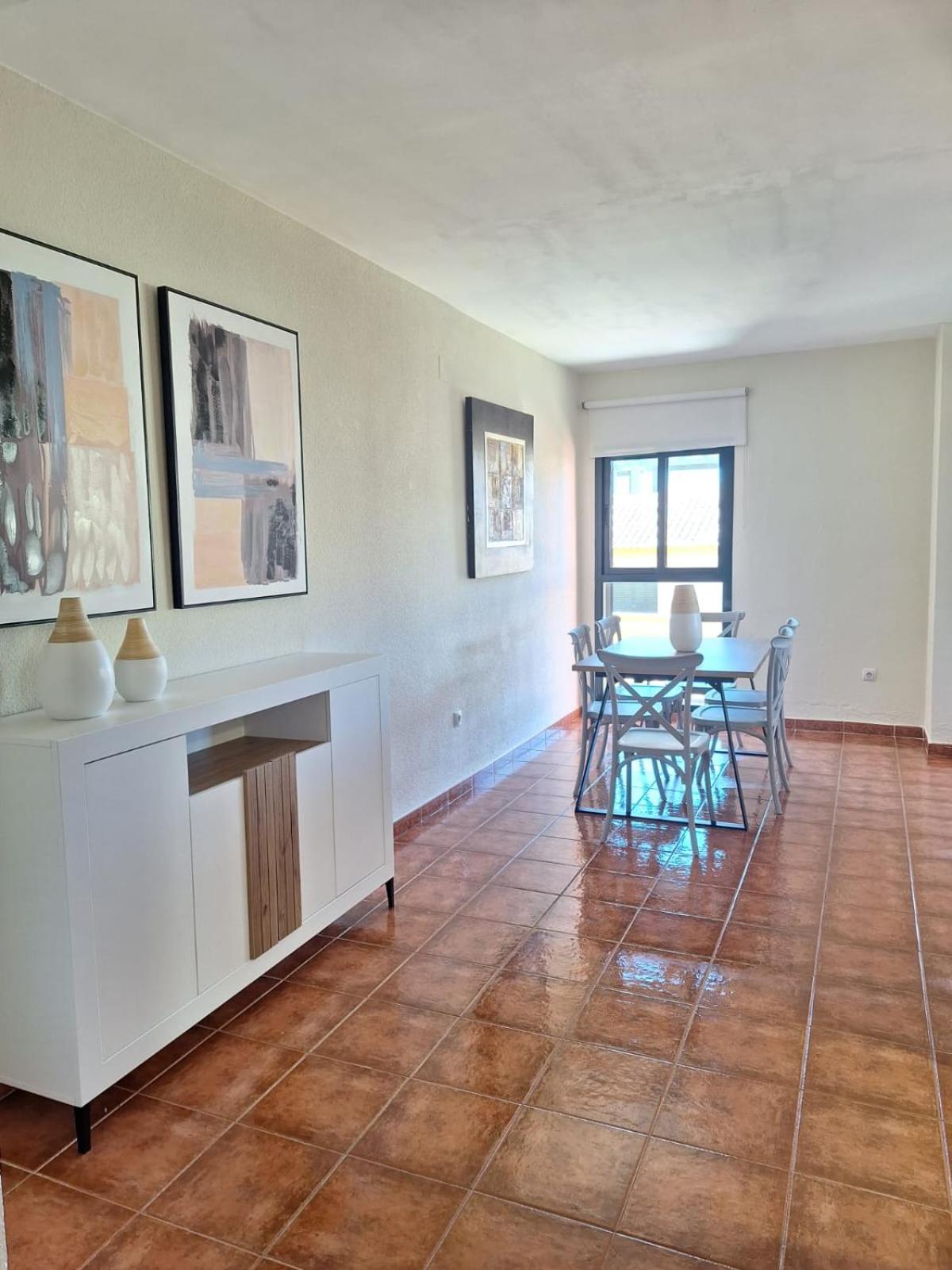 Three-Bedroom Deluxe Apartment photo 2
