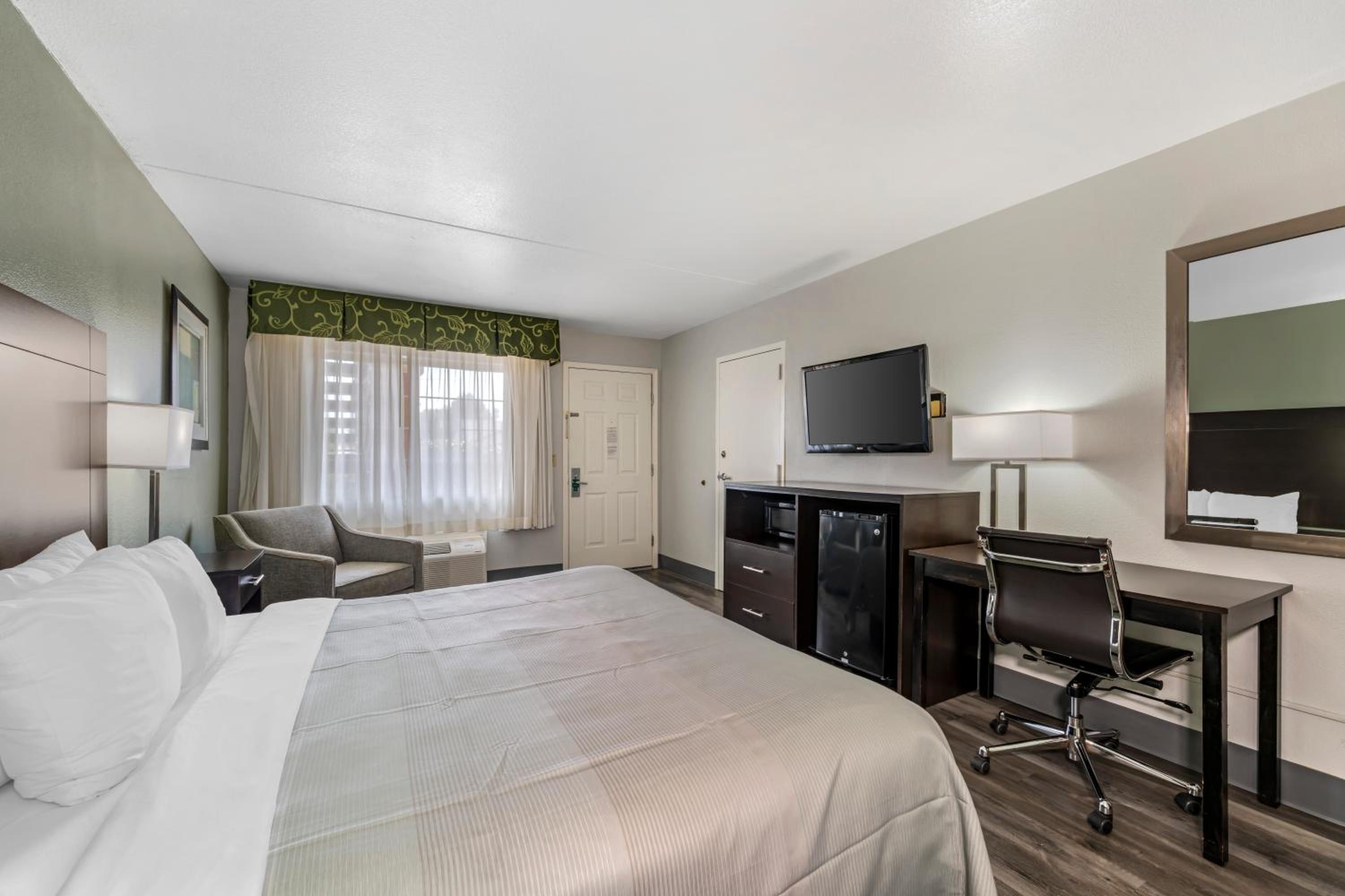 King Room - Non Smoking - Photo 1