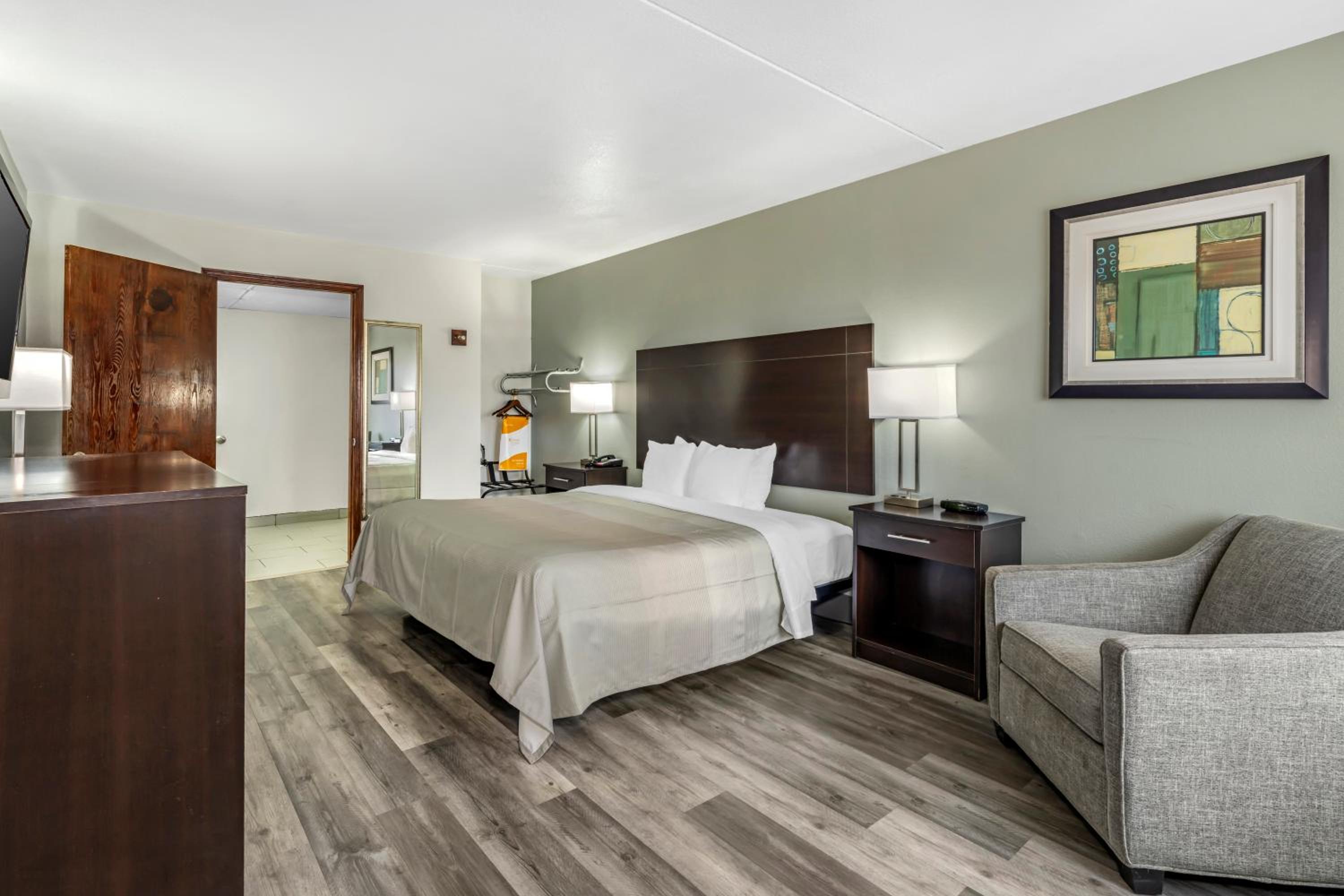 King Room - Accessible/Non-Smoking - Photo 1