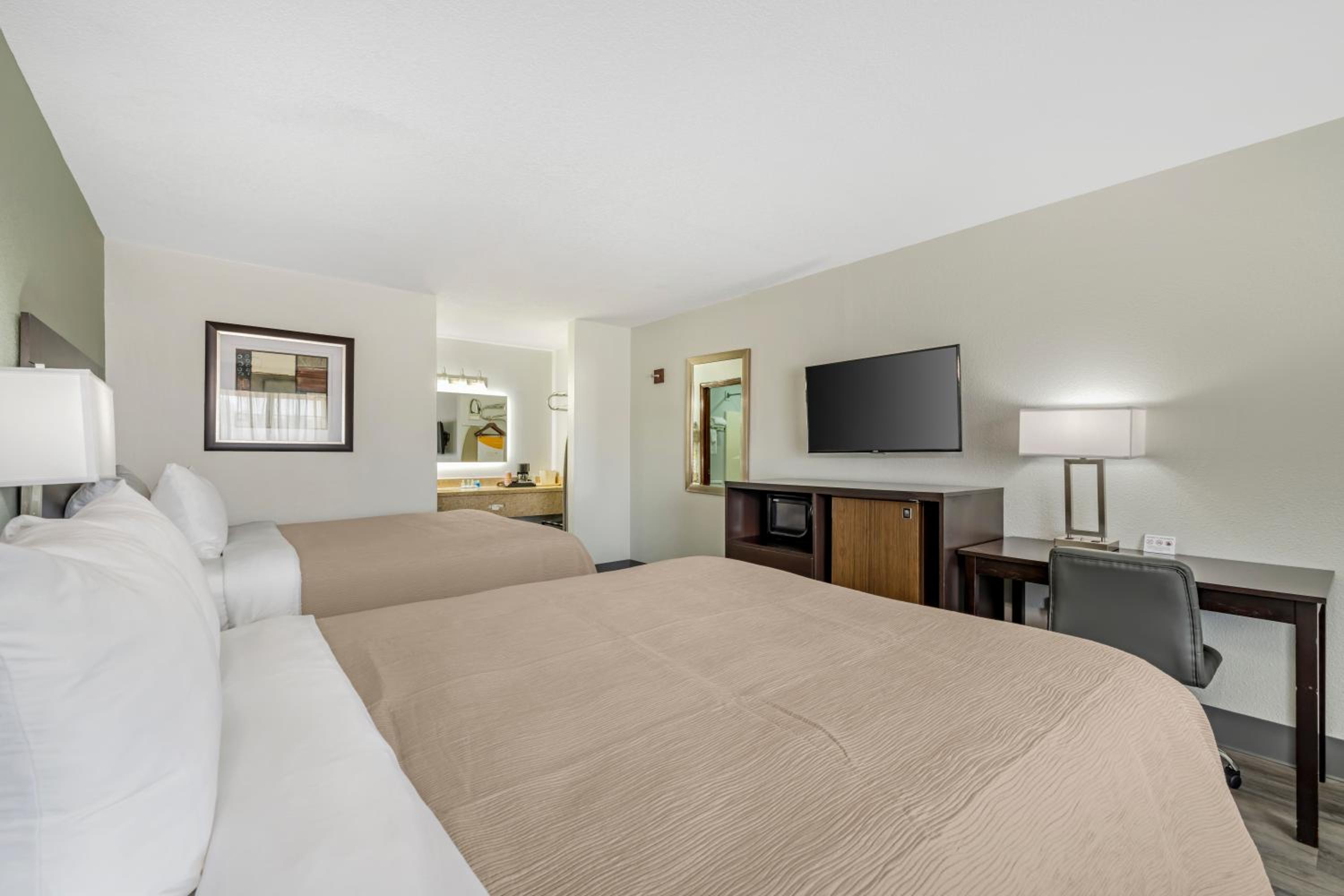 Queen Room with Two Queen Beds - Non-Smoking - Photo 1