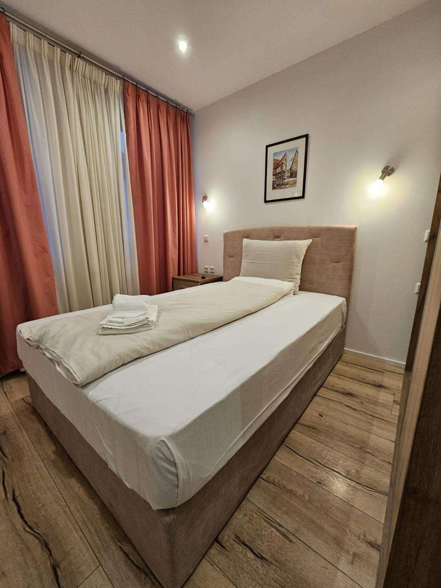 Large Single Room photo 1