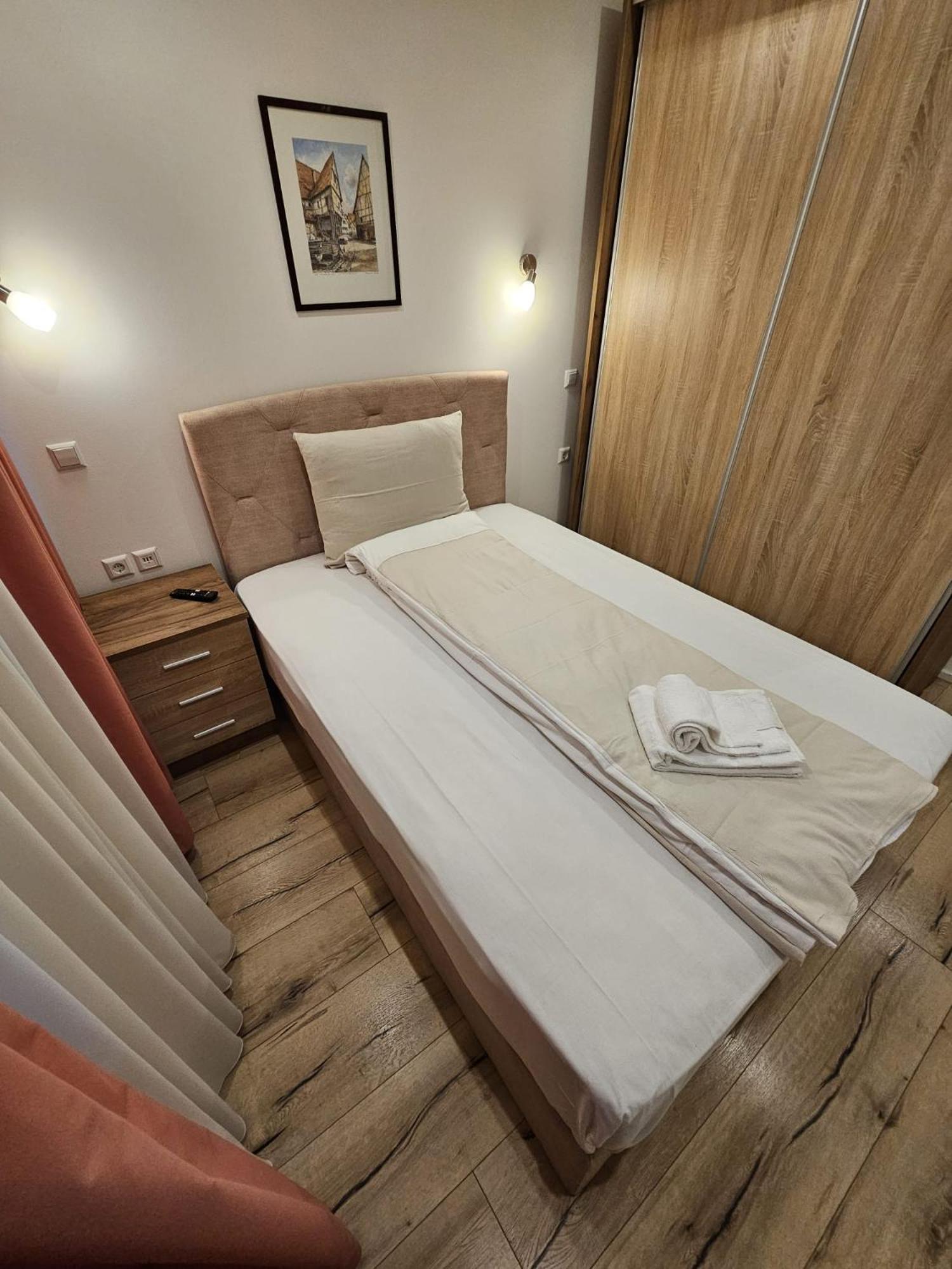 Large Single Room photo 3