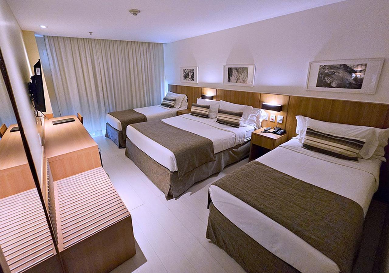 Quarto Quádruplo Frente Mar Super Deluxe com Banheira de Hidromassagem e Varanda
