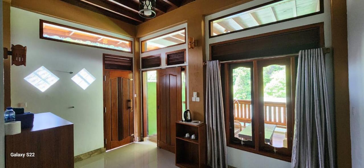 Double Room with Balcony - Photo 8