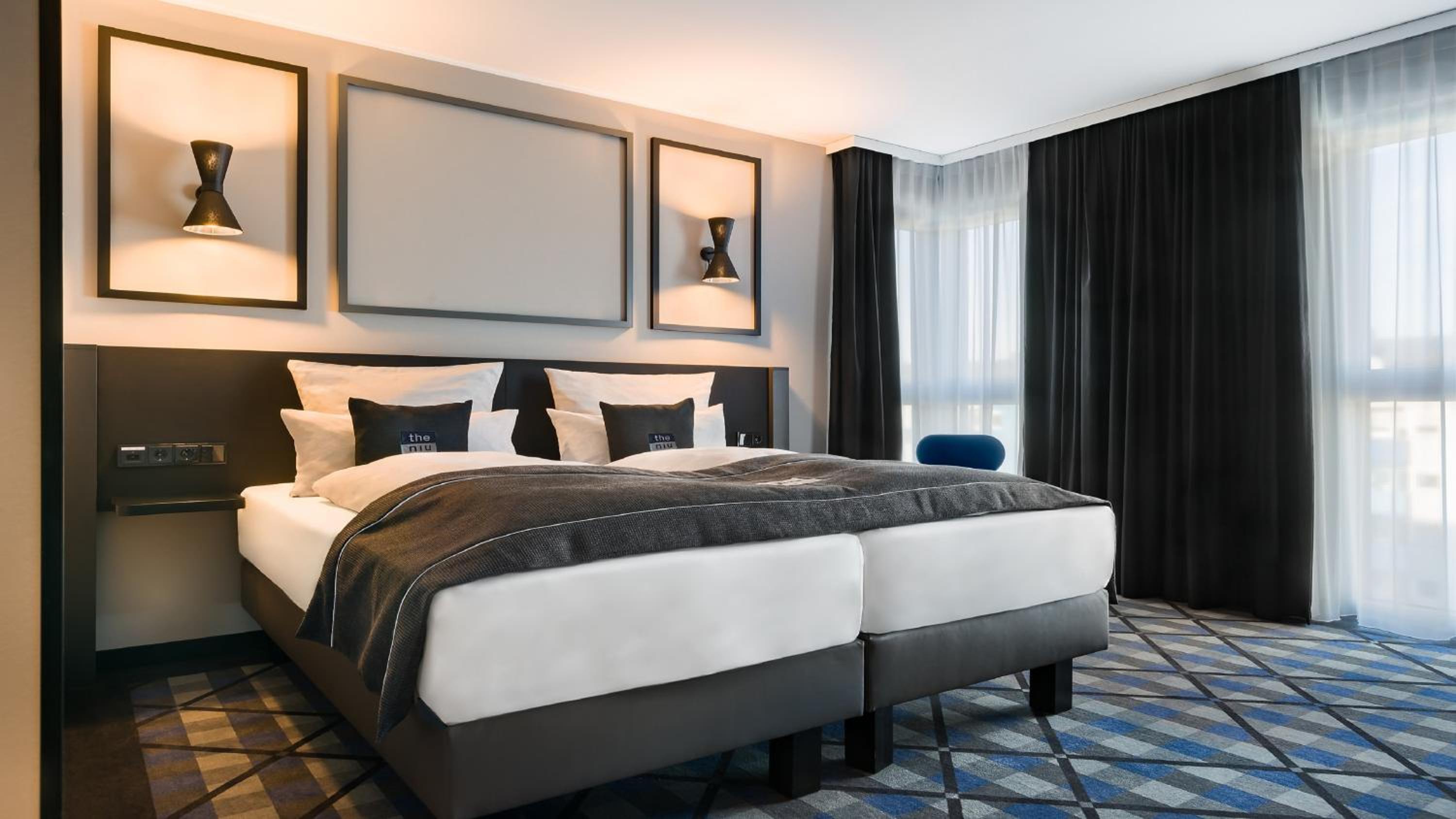 Premium Queen Room photo 2