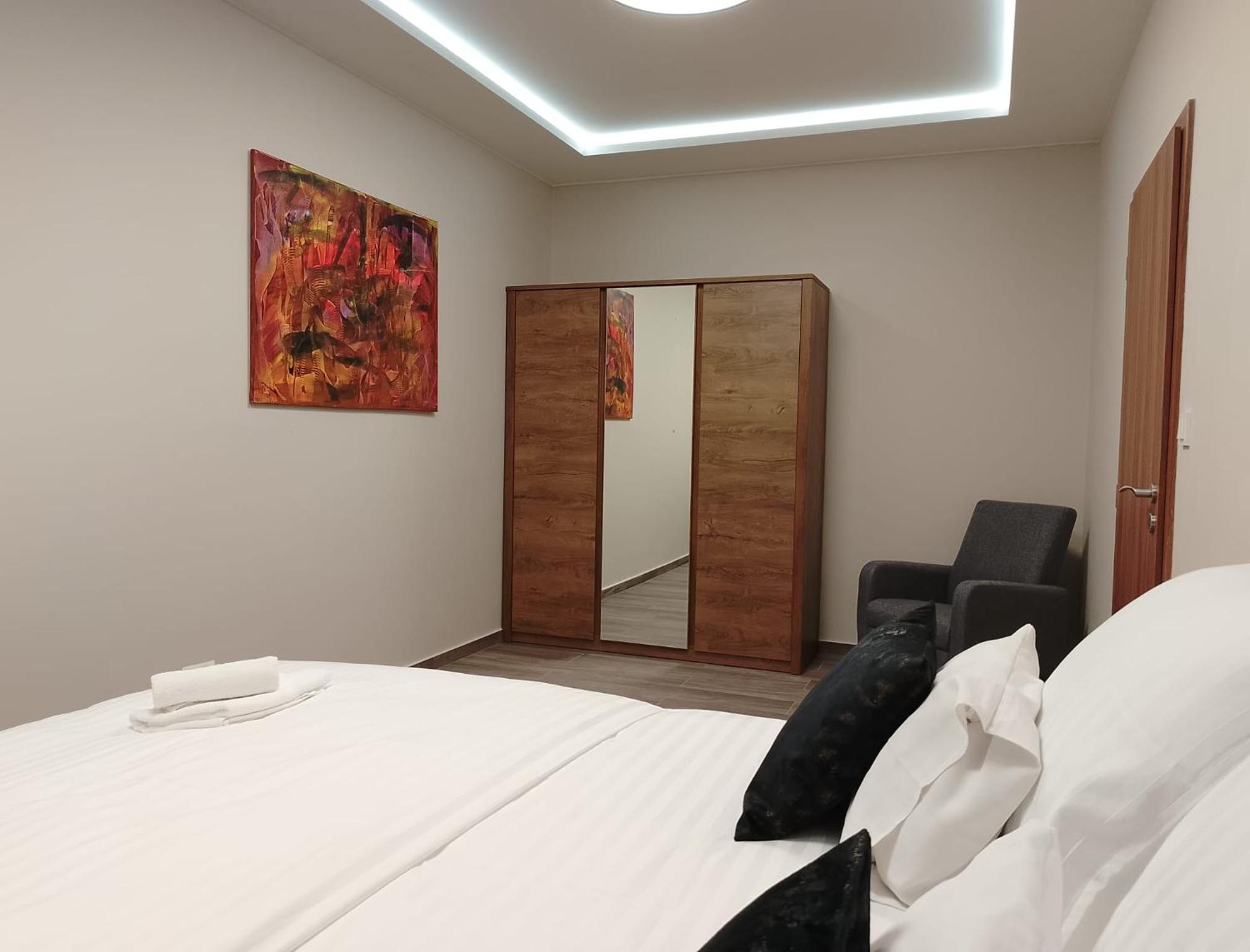 Deluxe Suite - Photo 1