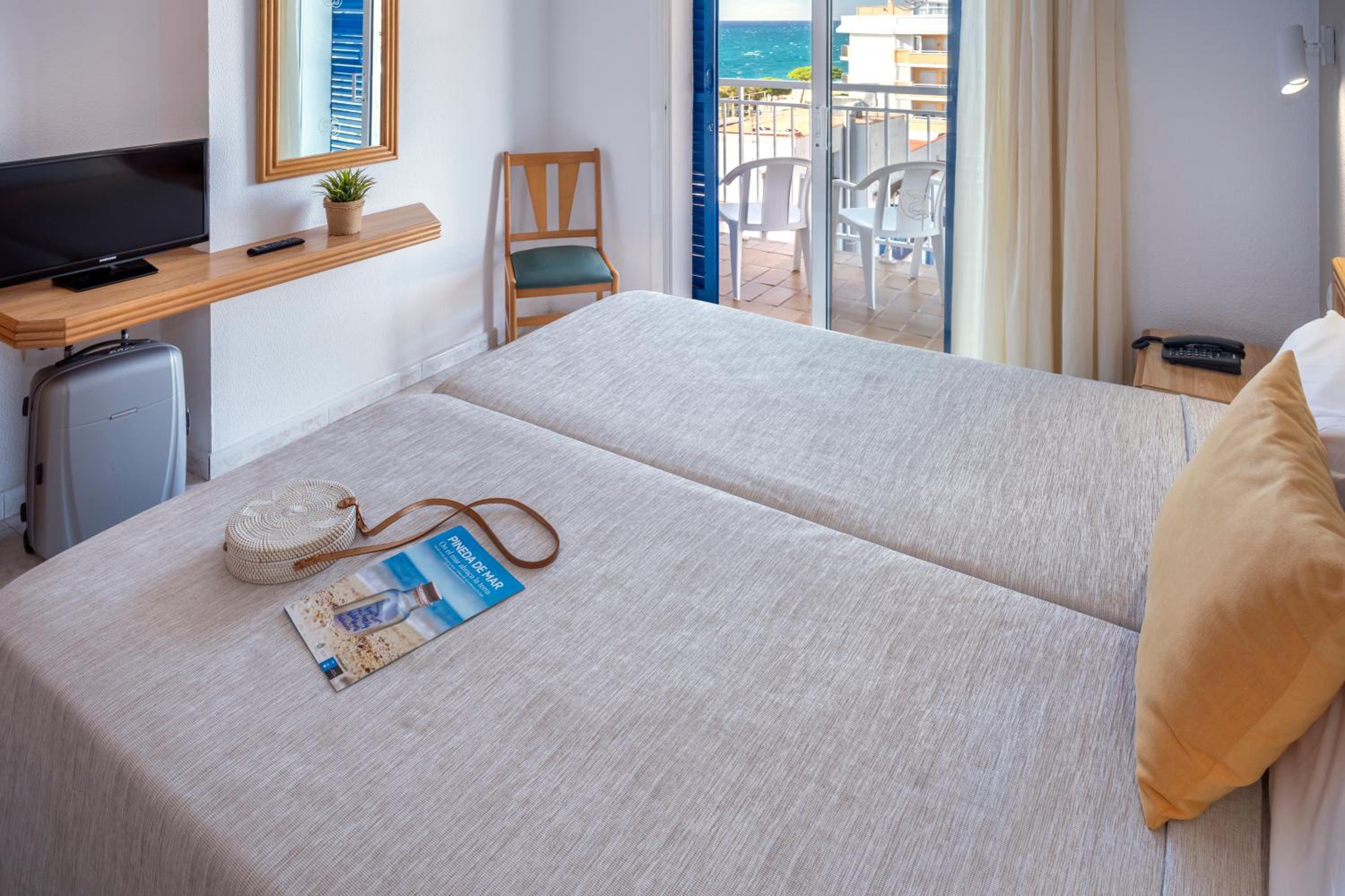 Double Room with Lateral Sea View - Photo 3