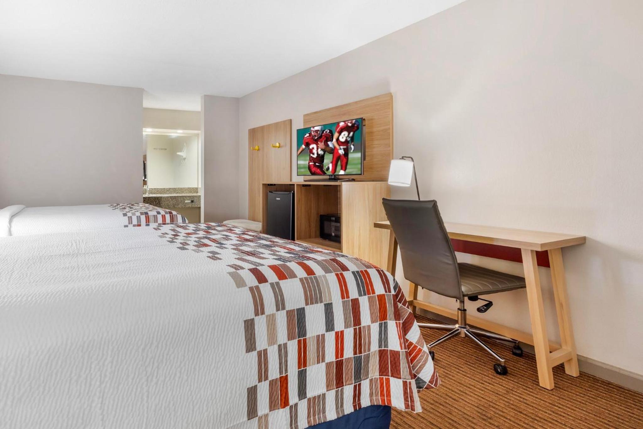  Deluxe Room with Two Queen Beds Non-Smoking - Photo 7
