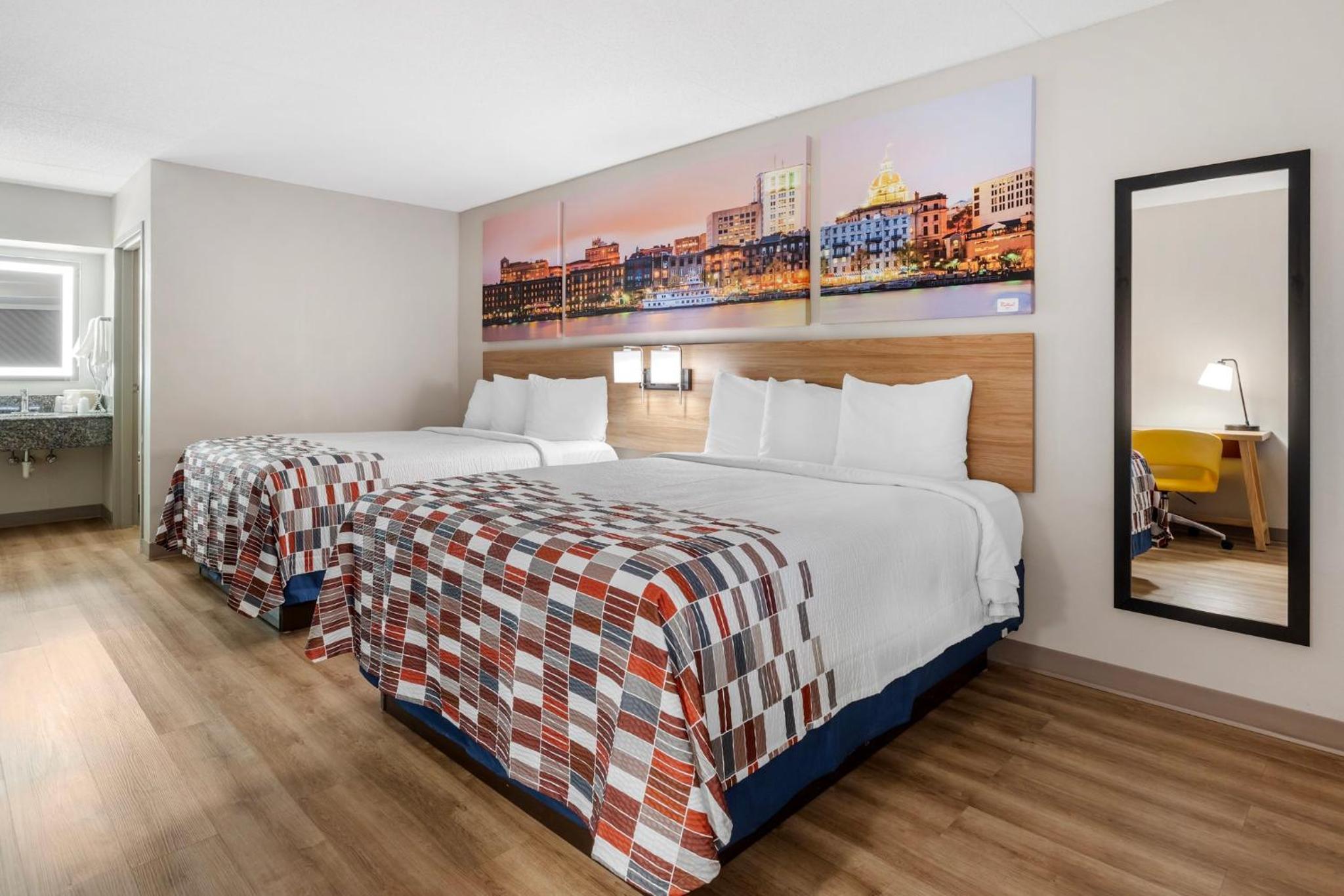 Superior Room with Two Queen Beds Non-Smoking - Photo 4