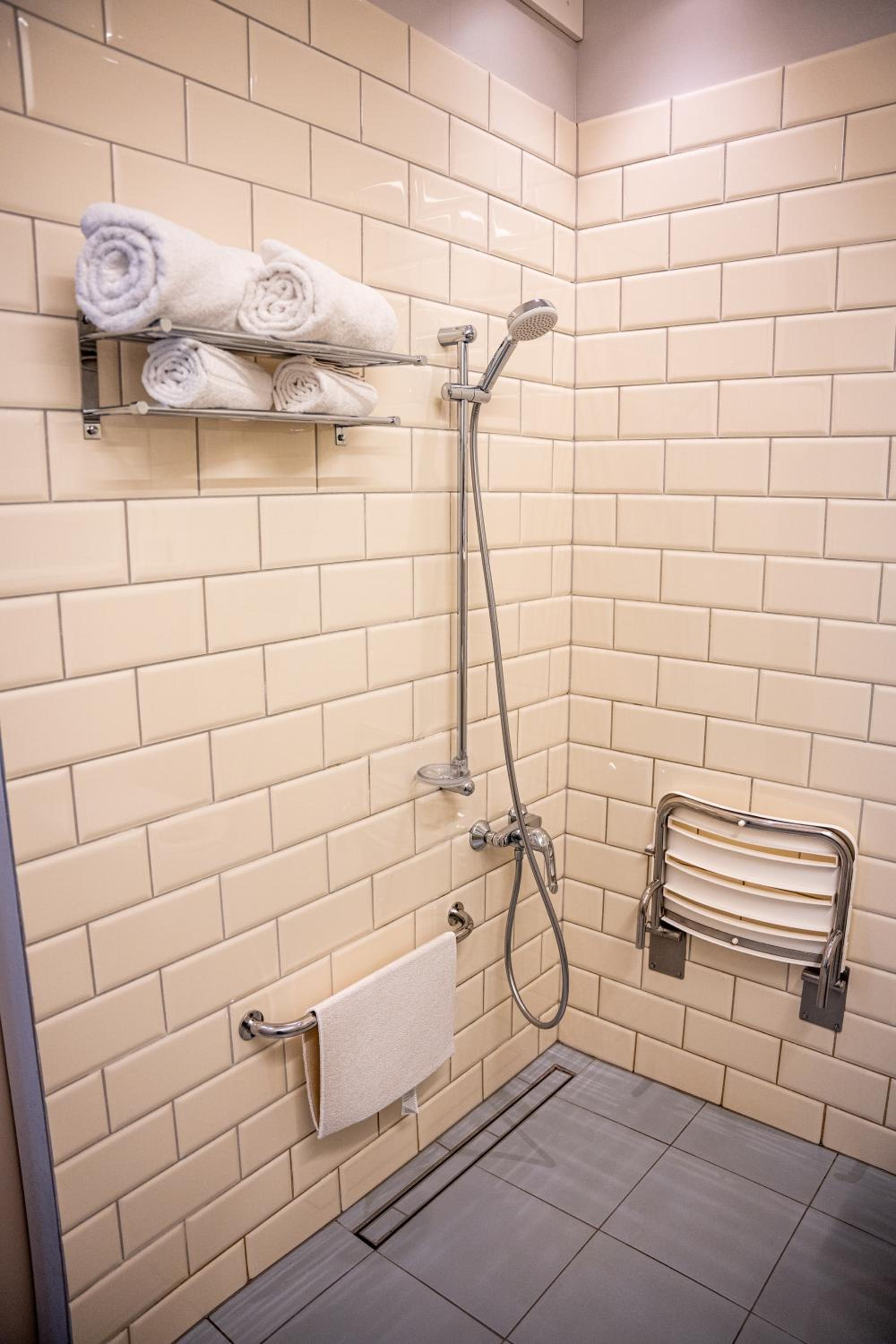 Double Room - Disability Access photo 2