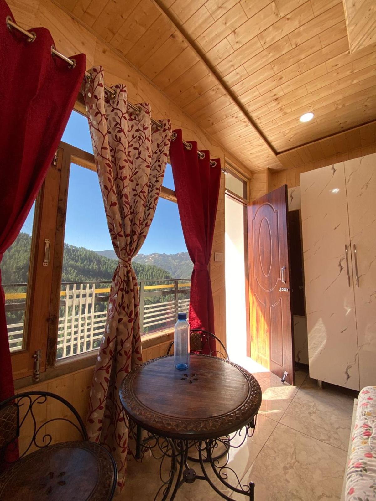Deluxe Double Room With Balcony photo 2