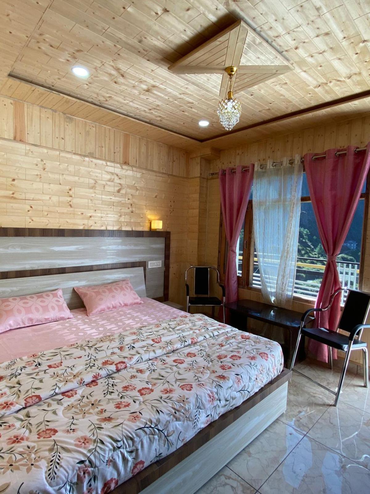 Deluxe Double Room With Balcony photo 3