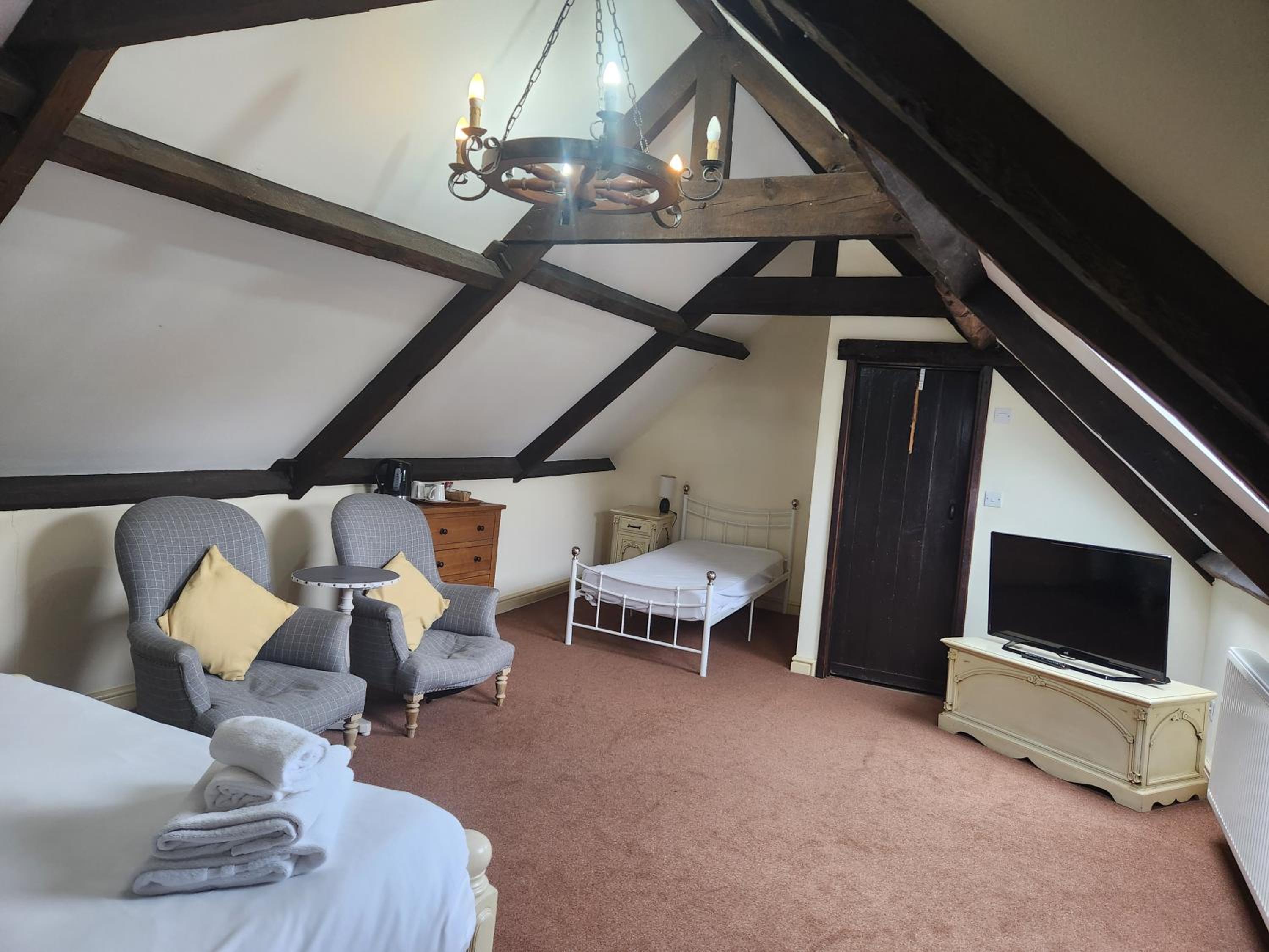 Comfort Triple Room with Shower - Photo 2