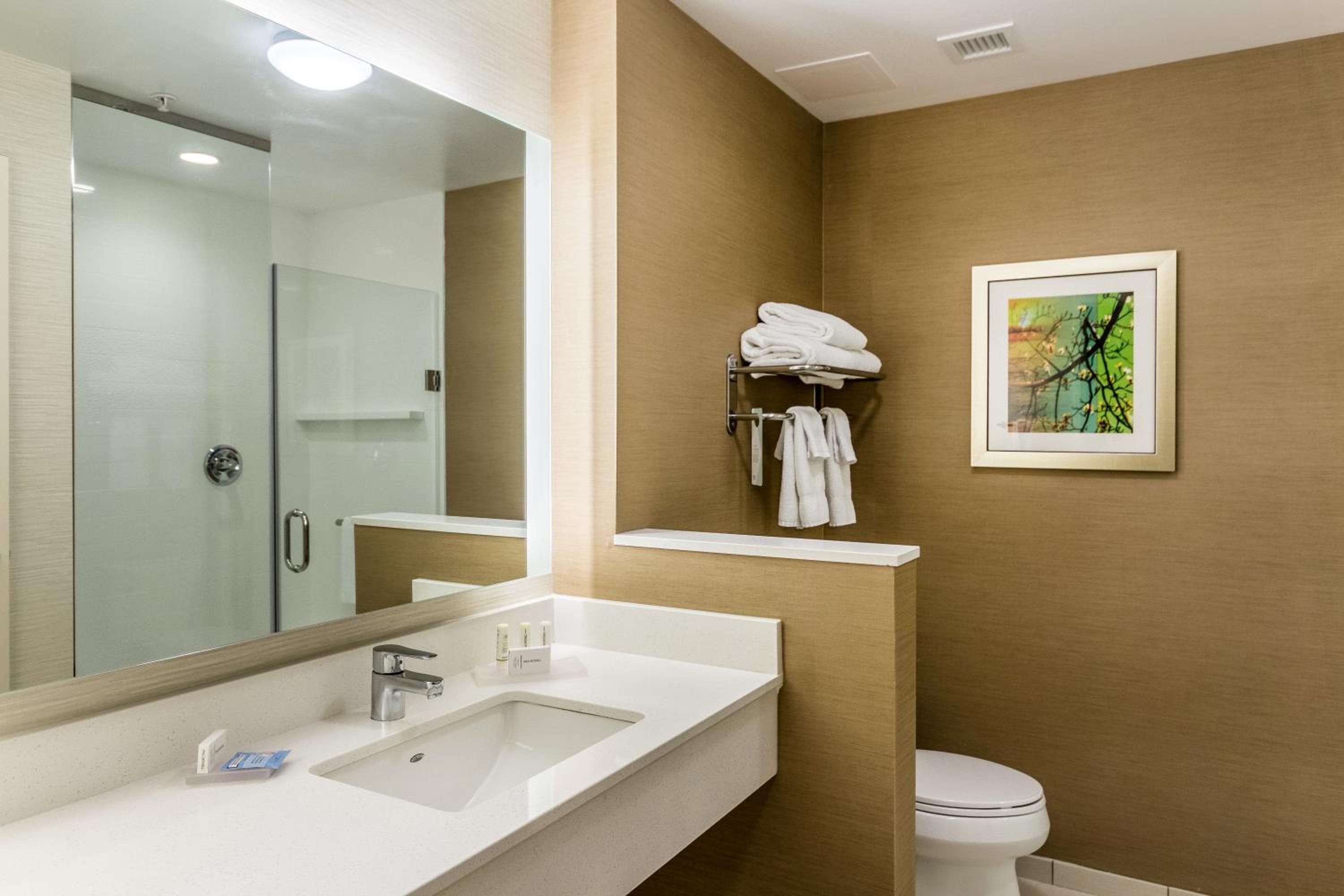 King Room with Roll-in Shower - Mobility and Hearing Accessible