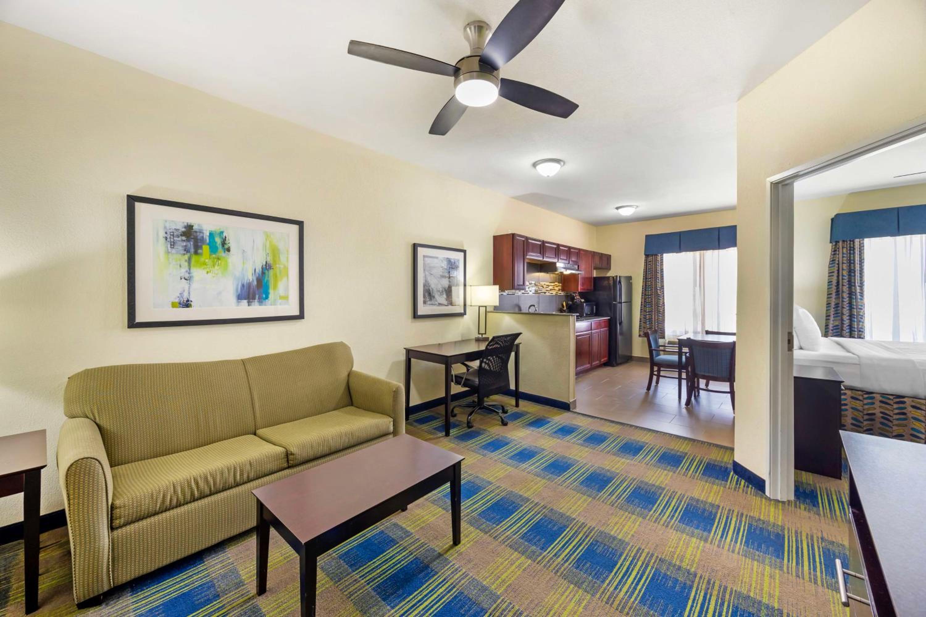 Two-Bedrooms King Suite