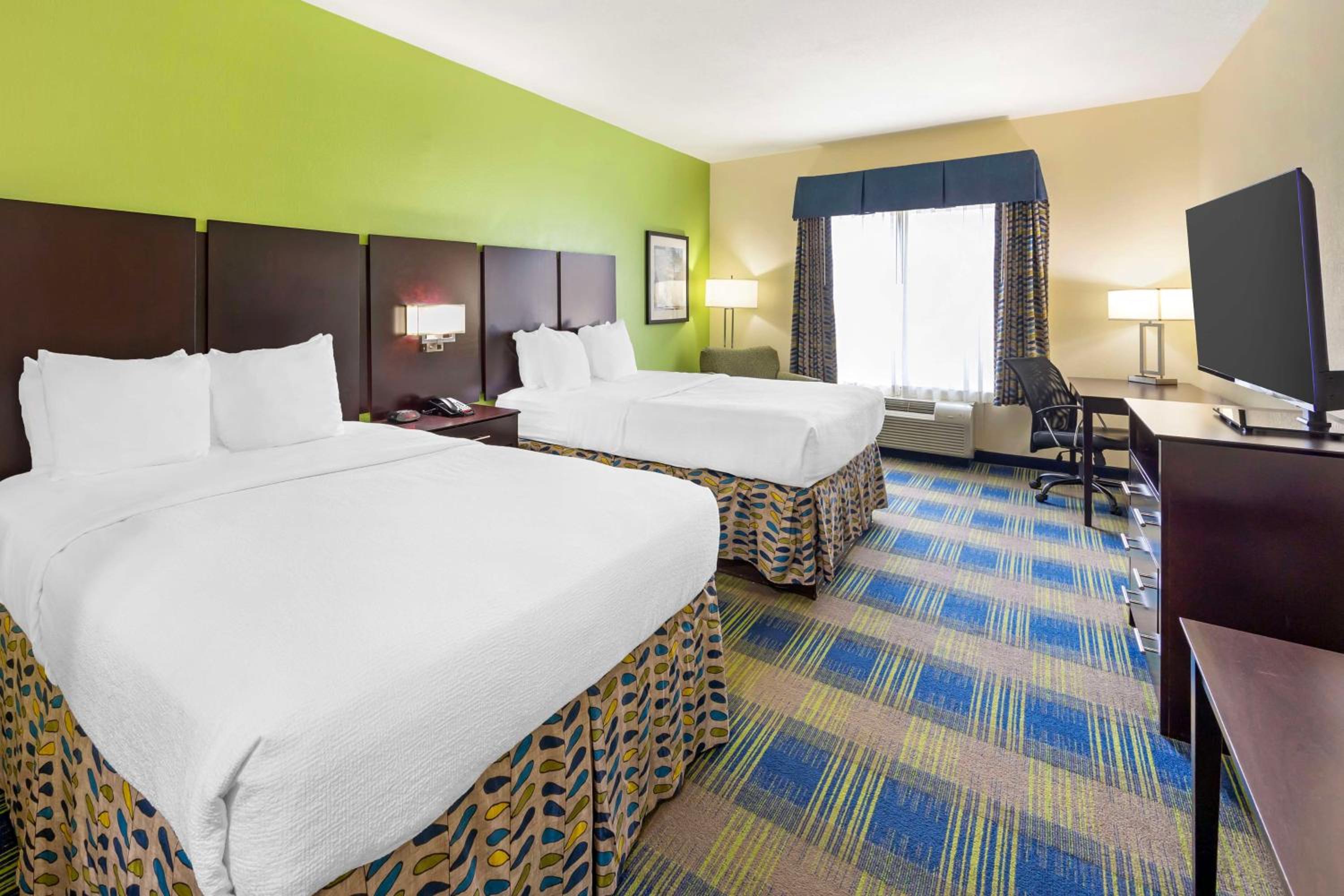 Queen Room with Two Queen Beds photo 1