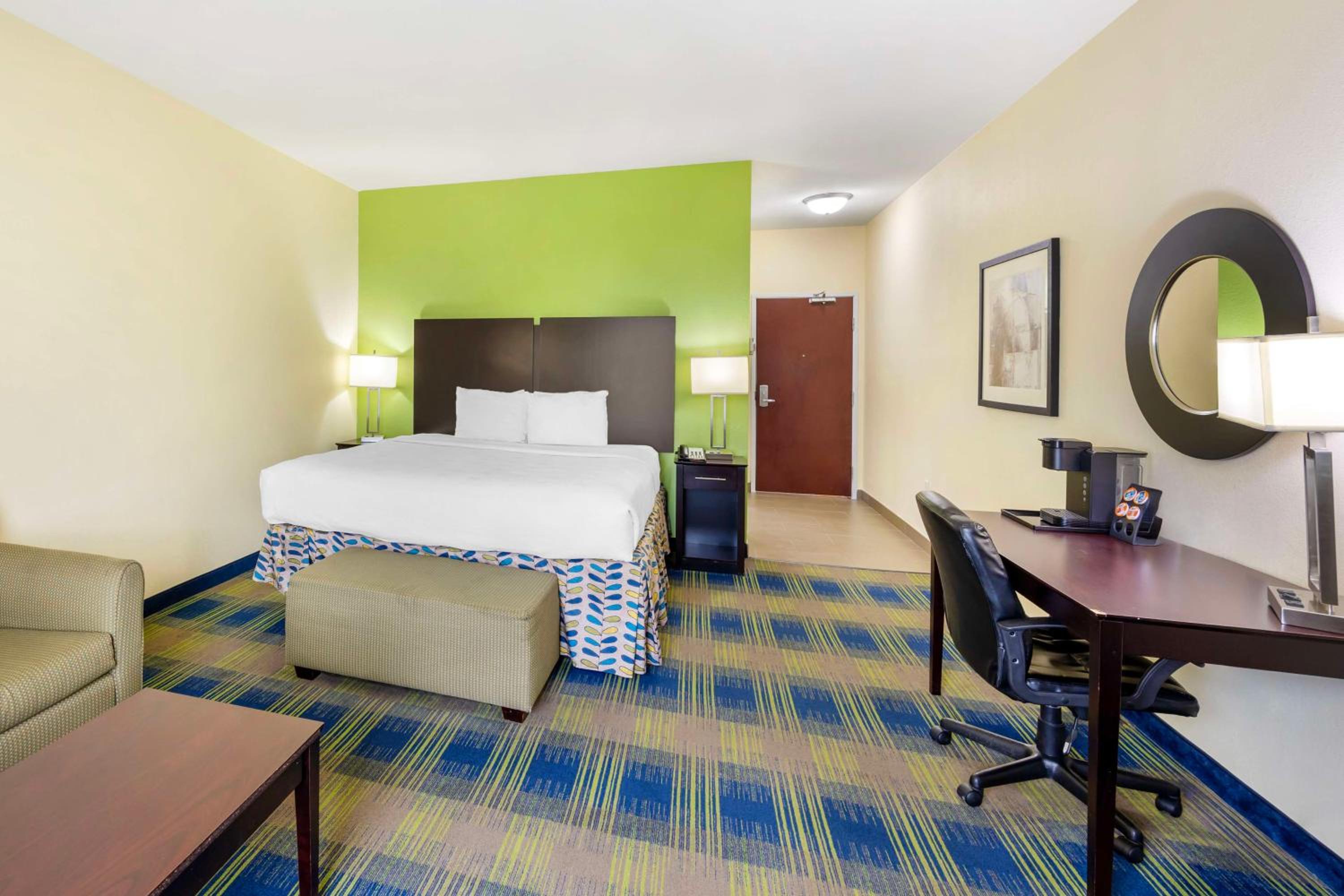 King Suite - Disability Access/Non-Smoking photo 1