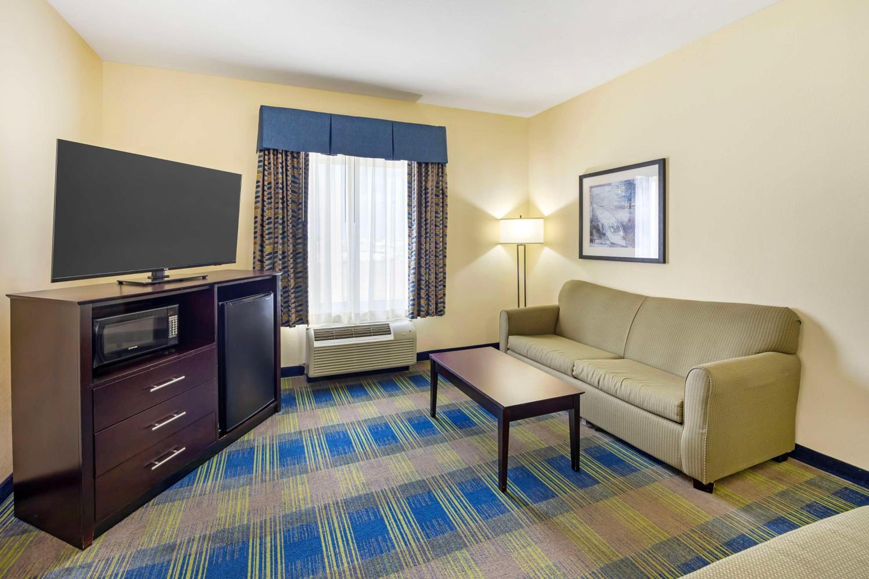 King Suite - Disability Access/Non-Smoking photo 2