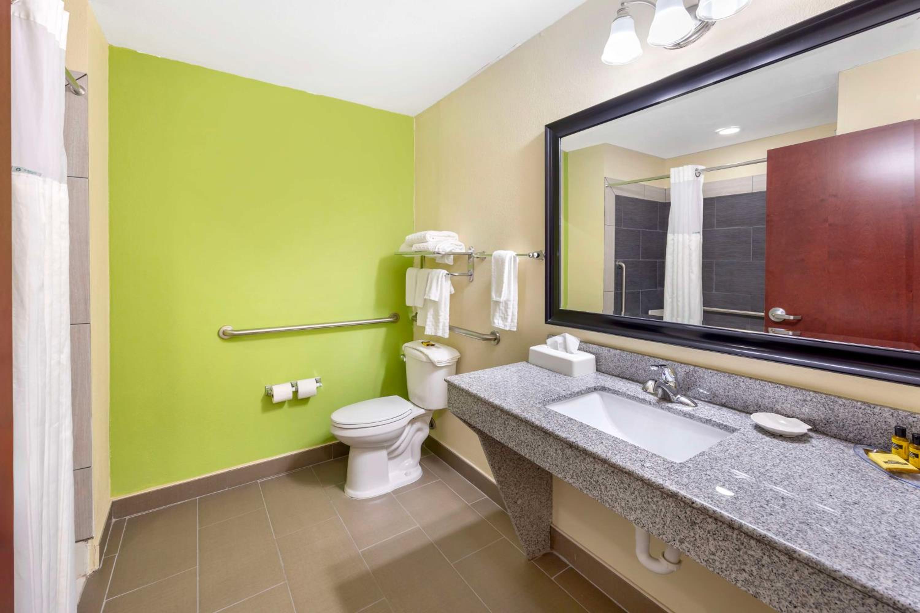 Queen Room with Two Queen Beds - Disability Access/Bath Tub photo 3