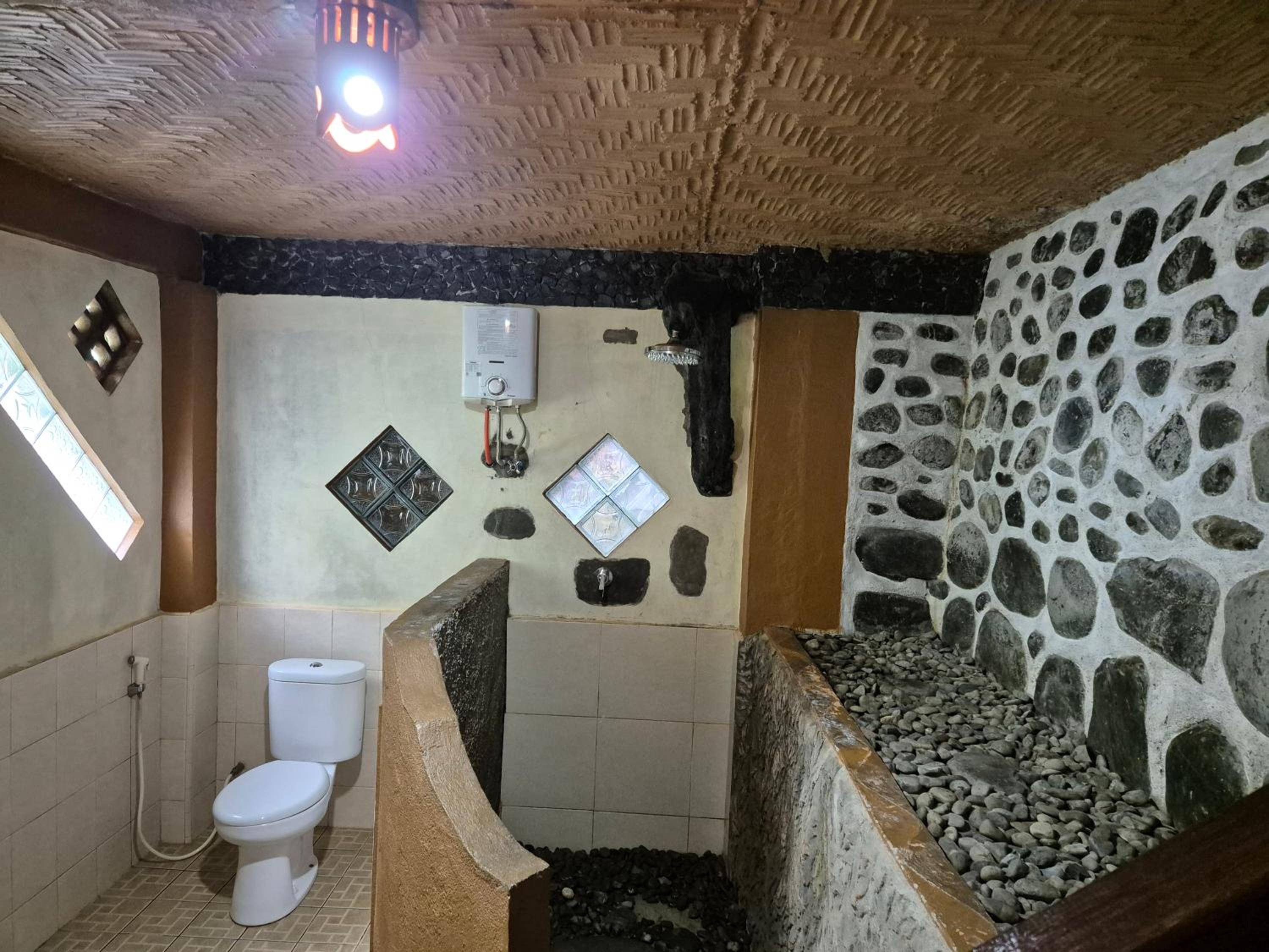 Deluxe Double Room - Photo 11