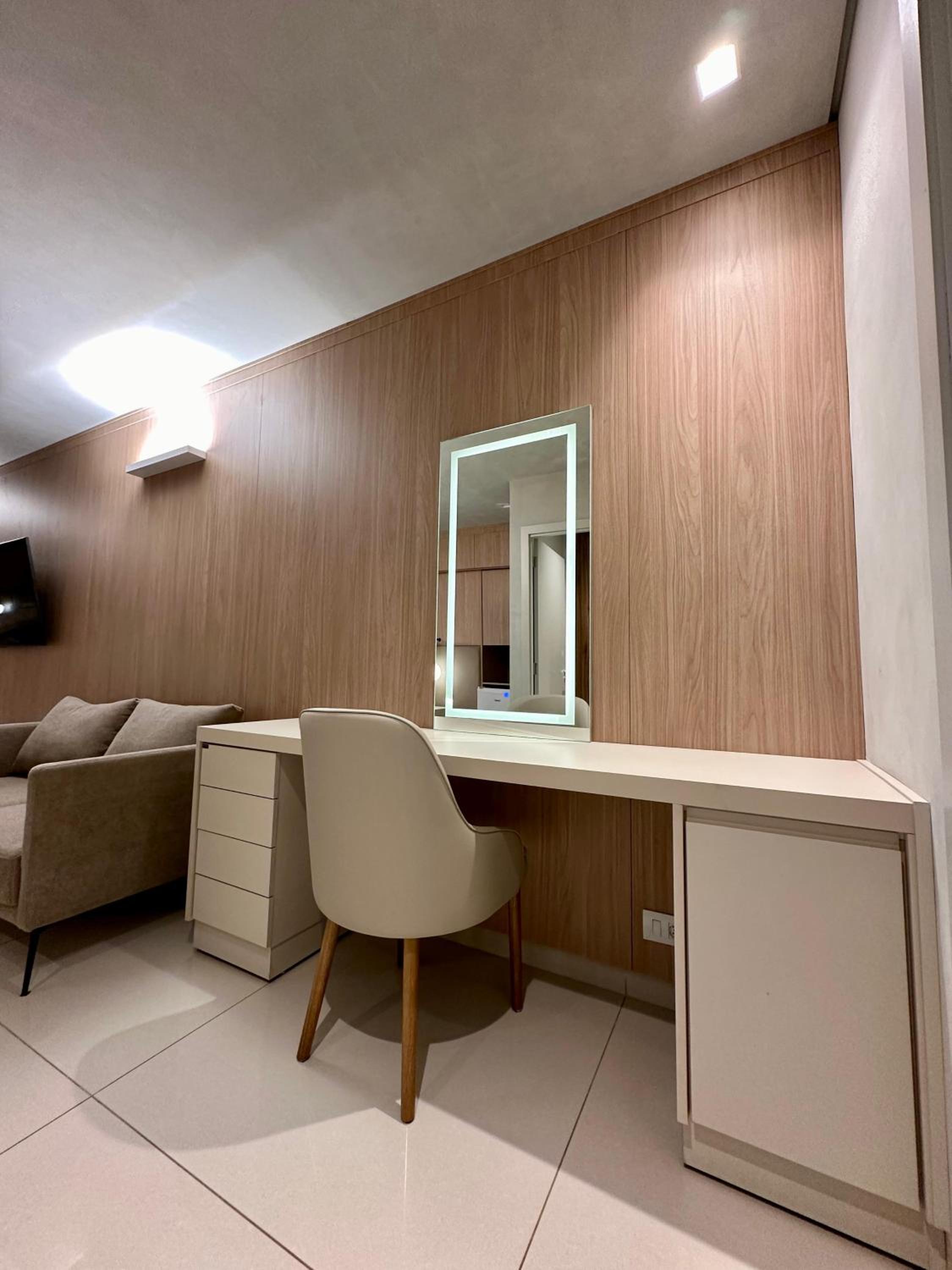 Queen Suite with Spa Bath photo 3