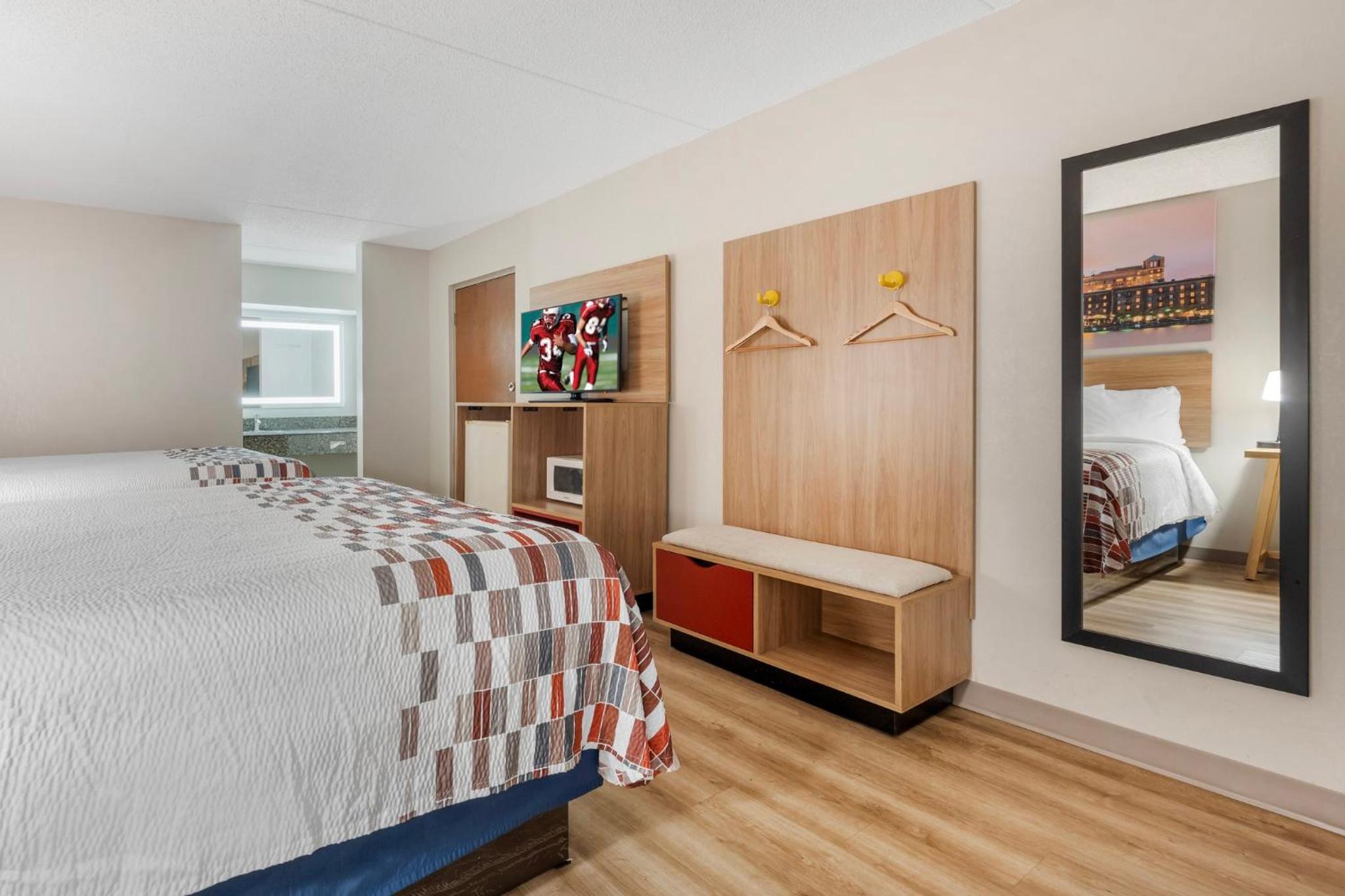  Deluxe Room with Two Queen Beds Non-Smoking - Photo 6