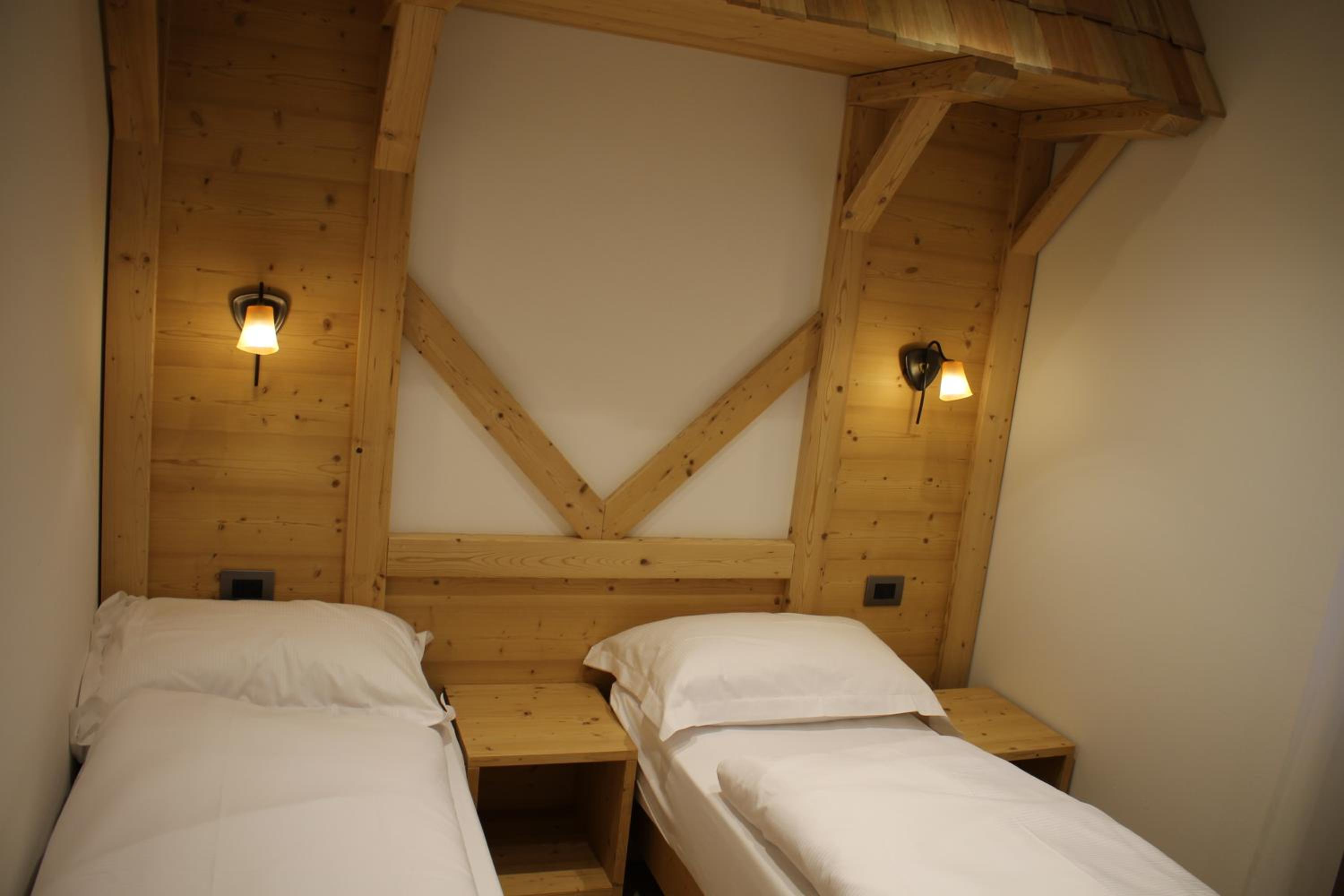 Single Room with Private Bathroom photo 3