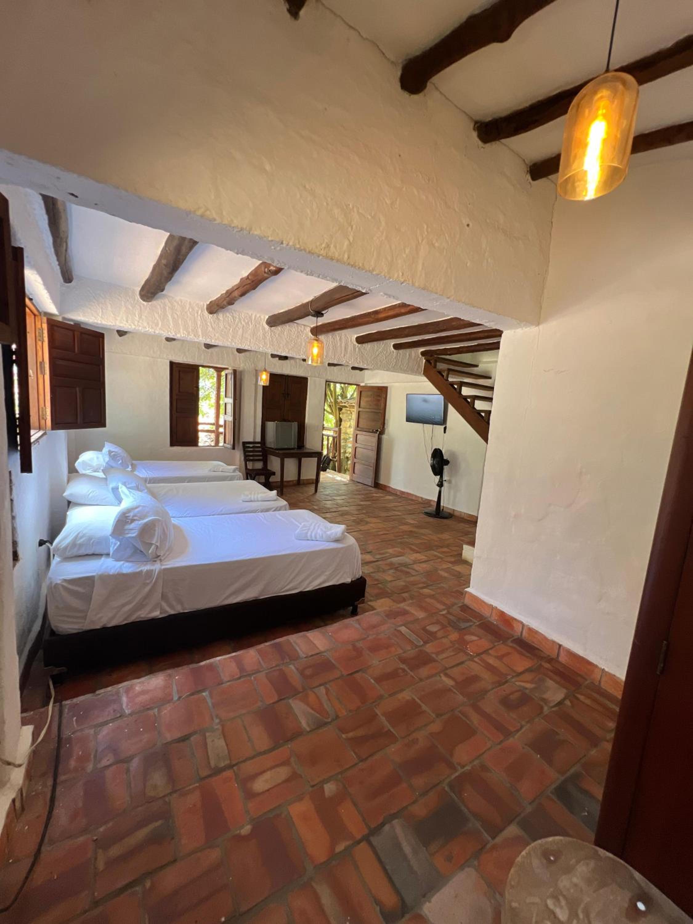 6-Bed Mixed Dormitory Room photo 3