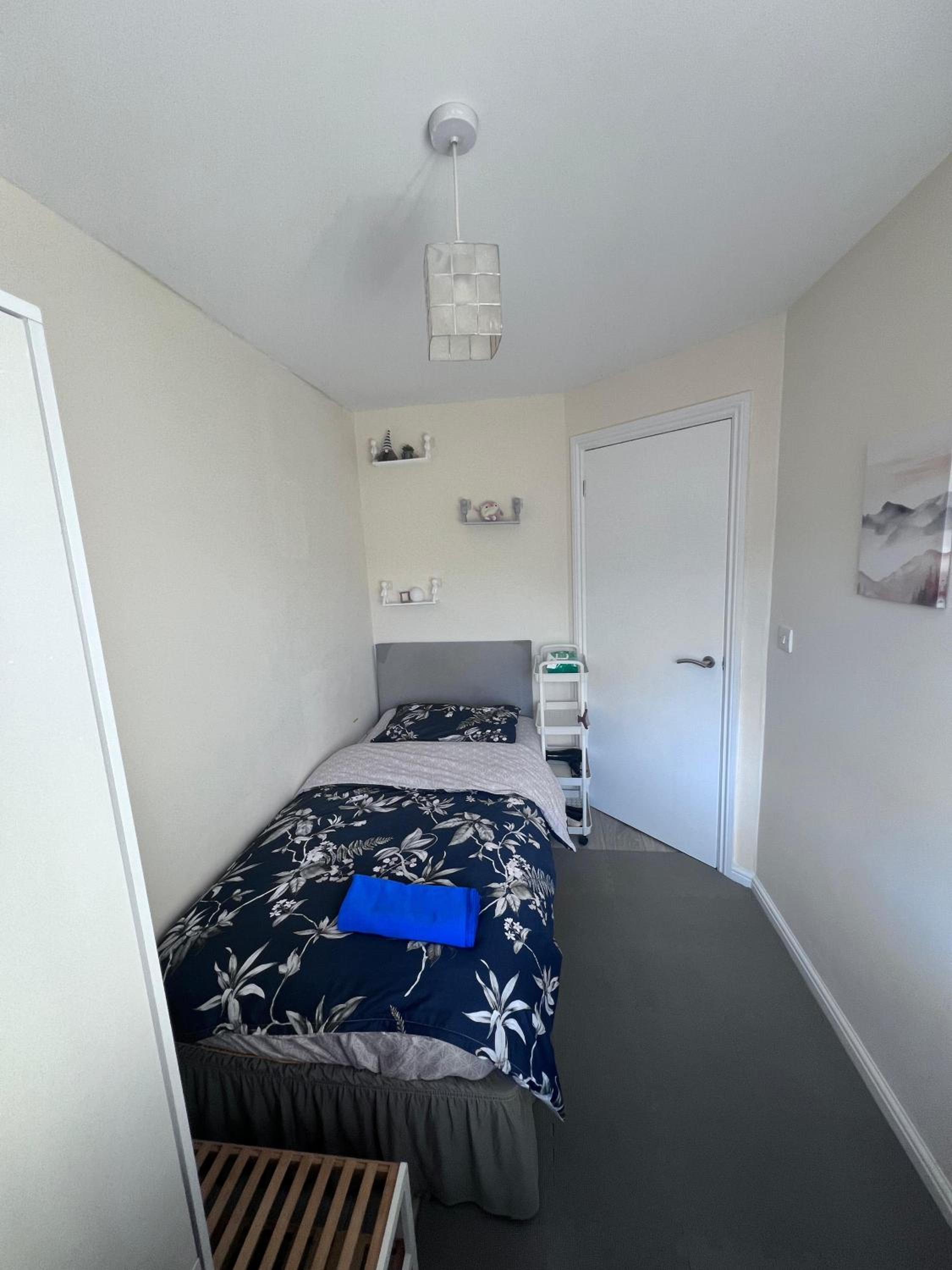 Single Room with Private Bathroom photo 1