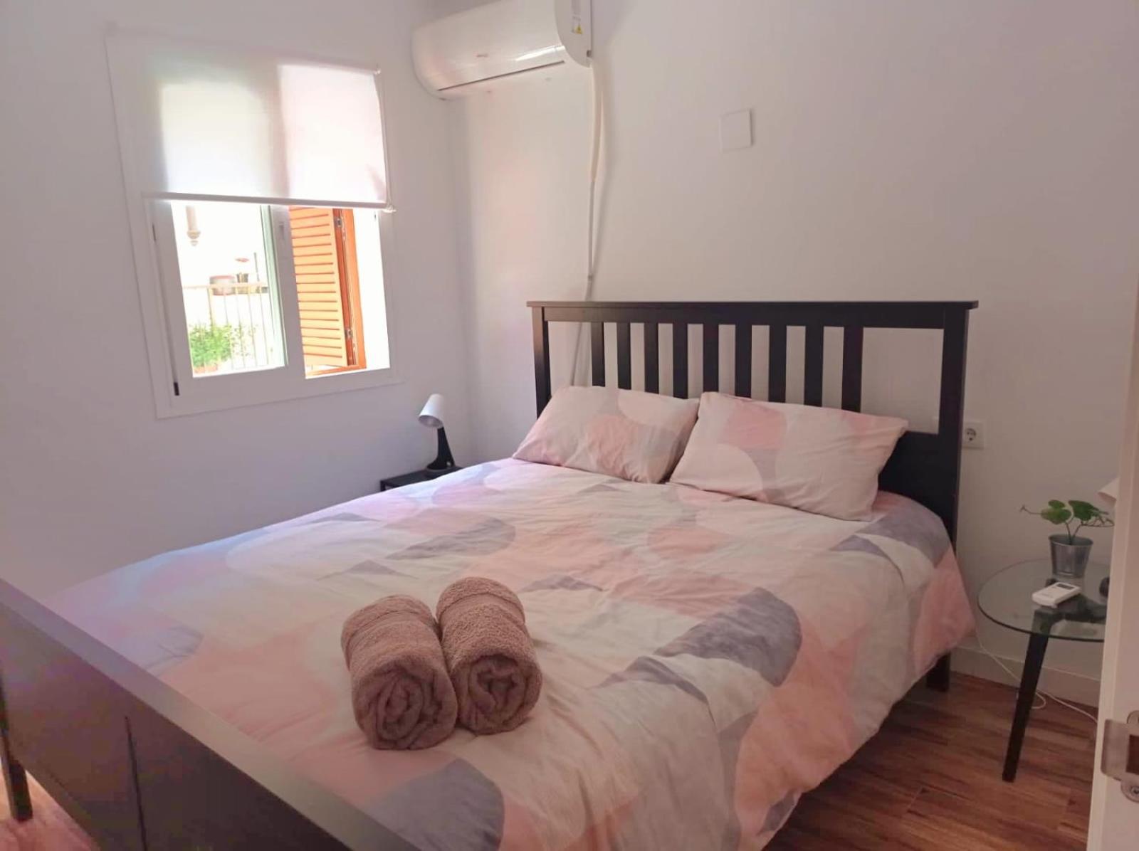 Apartamento de tres habitaciones con balcón