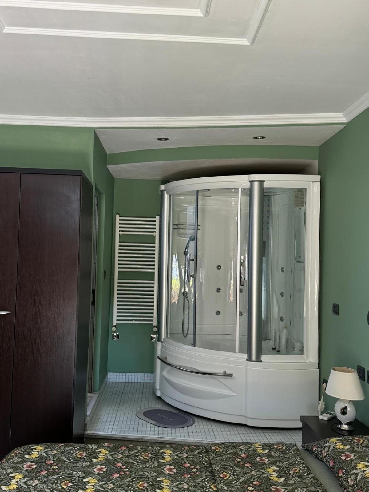 One-Bedroom Apartment with Balcony photo 2