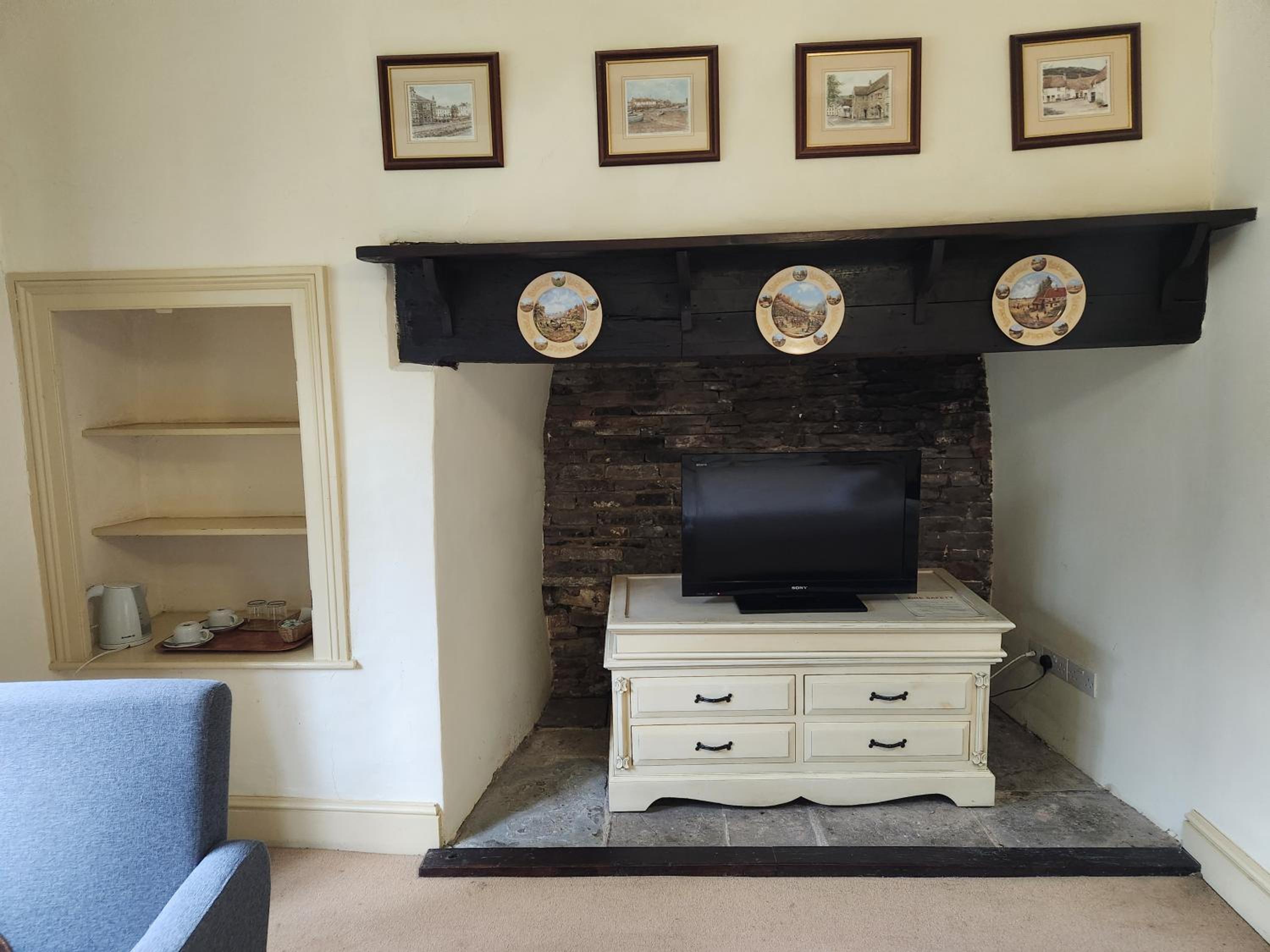Deluxe King Room - Photo 2