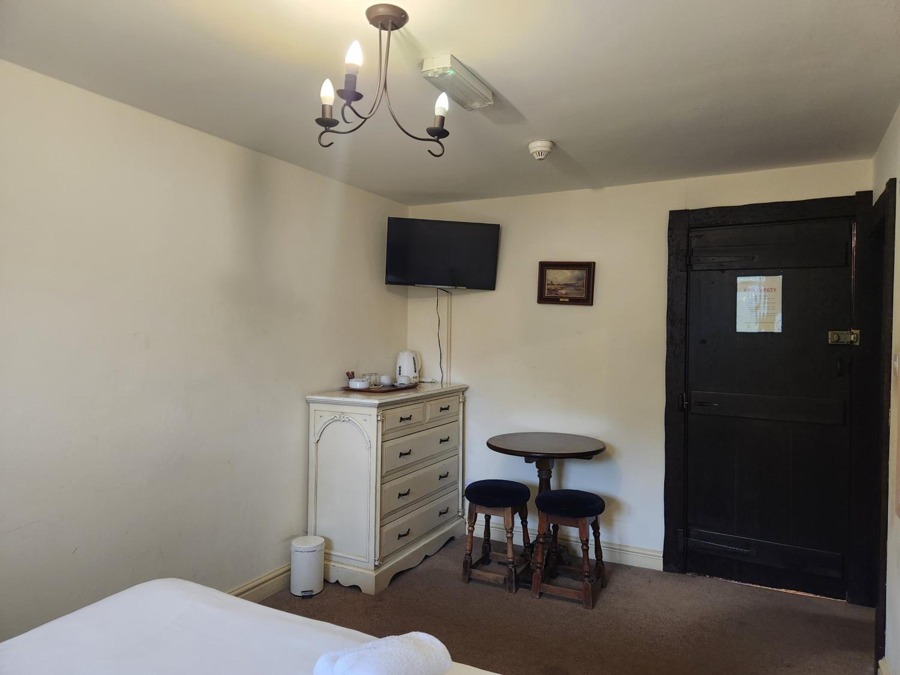 Double Room - Photo 11