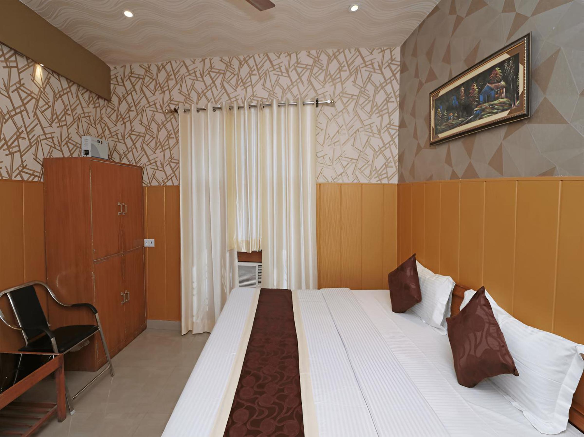 Deluxe King Room photo 2