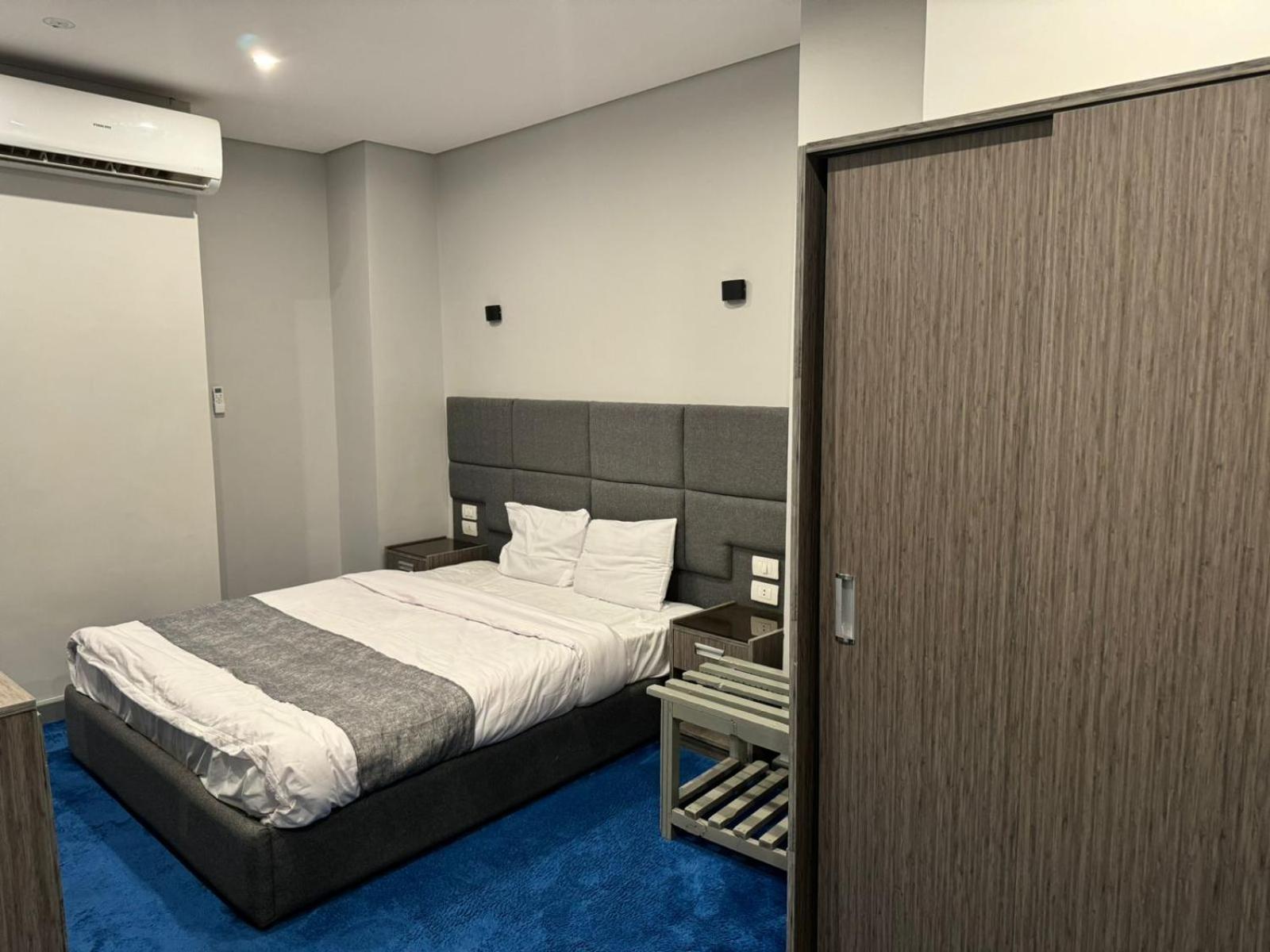 Deluxe King Room photo 1