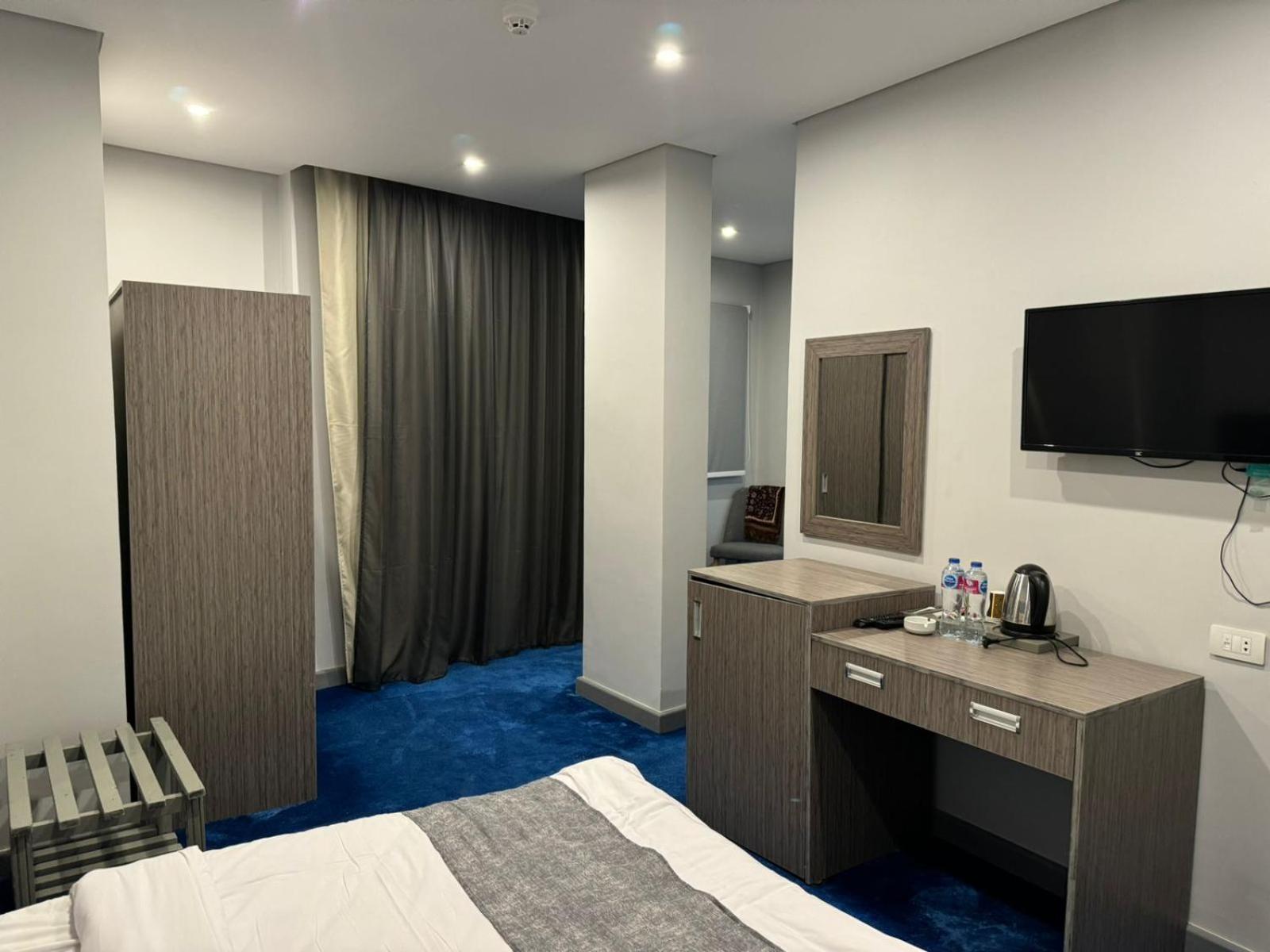 Deluxe King Room photo 2