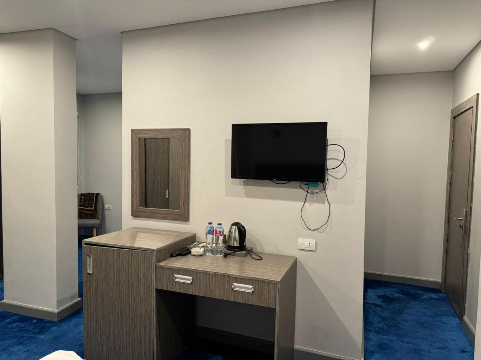 Deluxe King Room photo 3