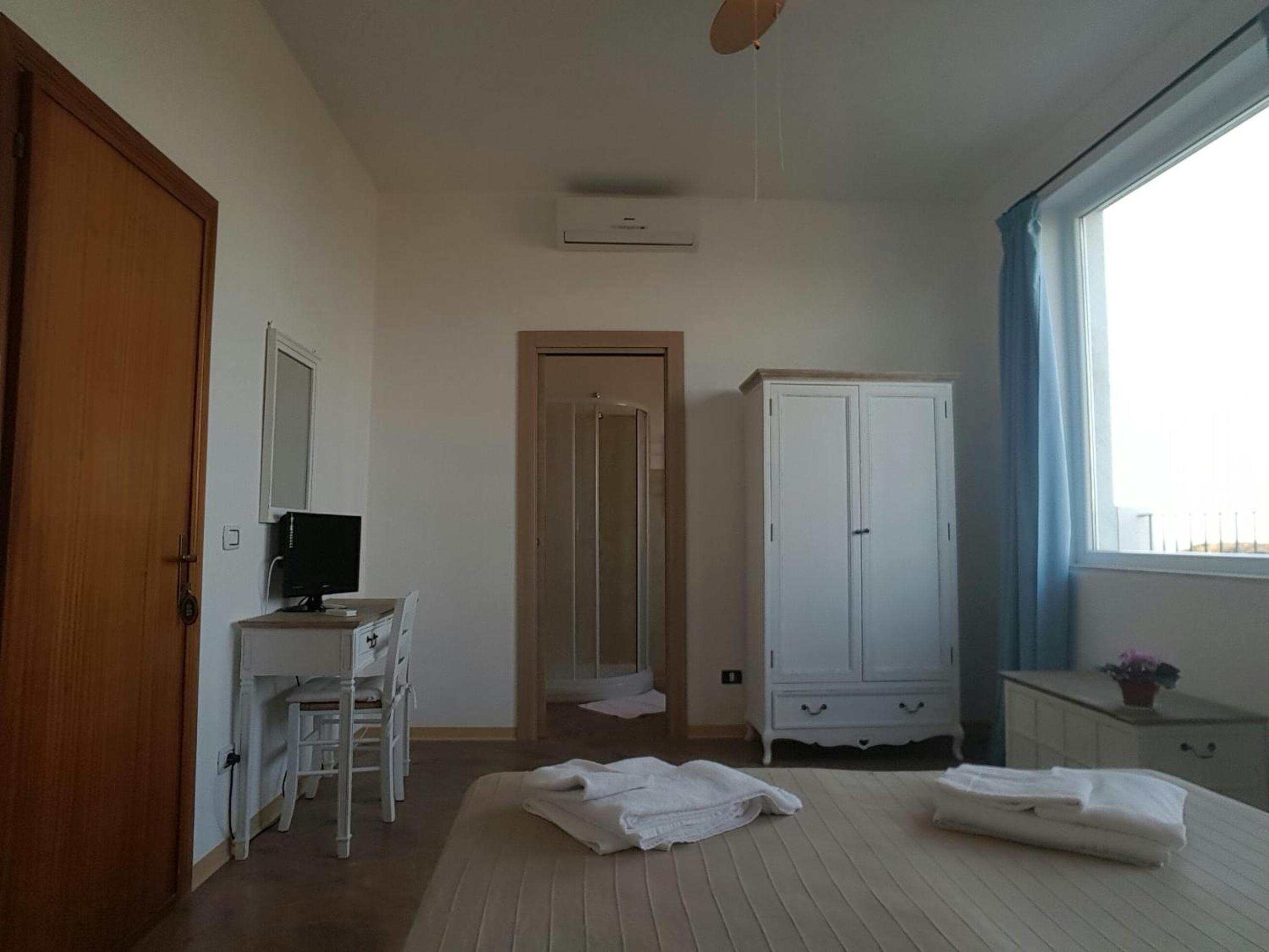 Standard Double Room - Photo 1
