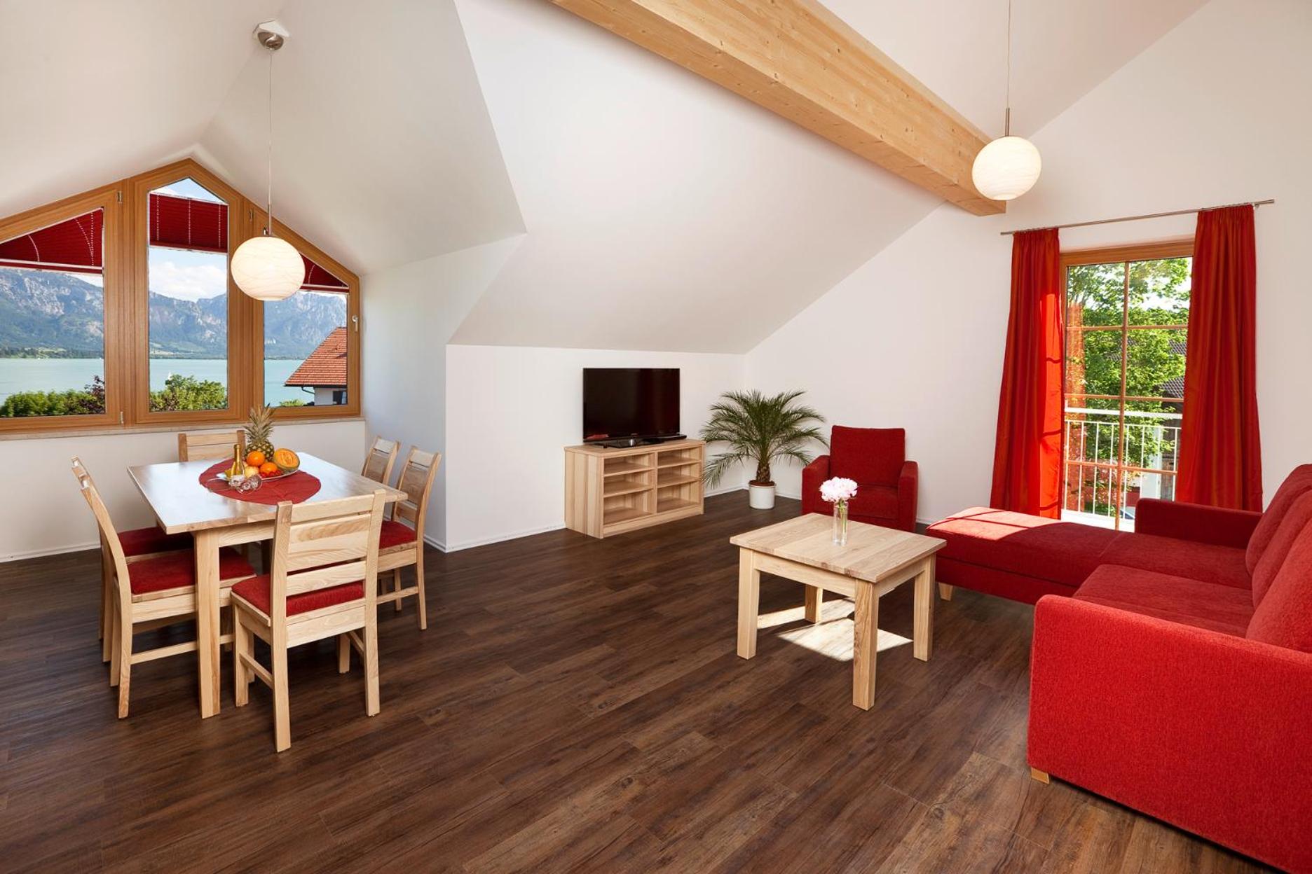 Apartment with Lake View