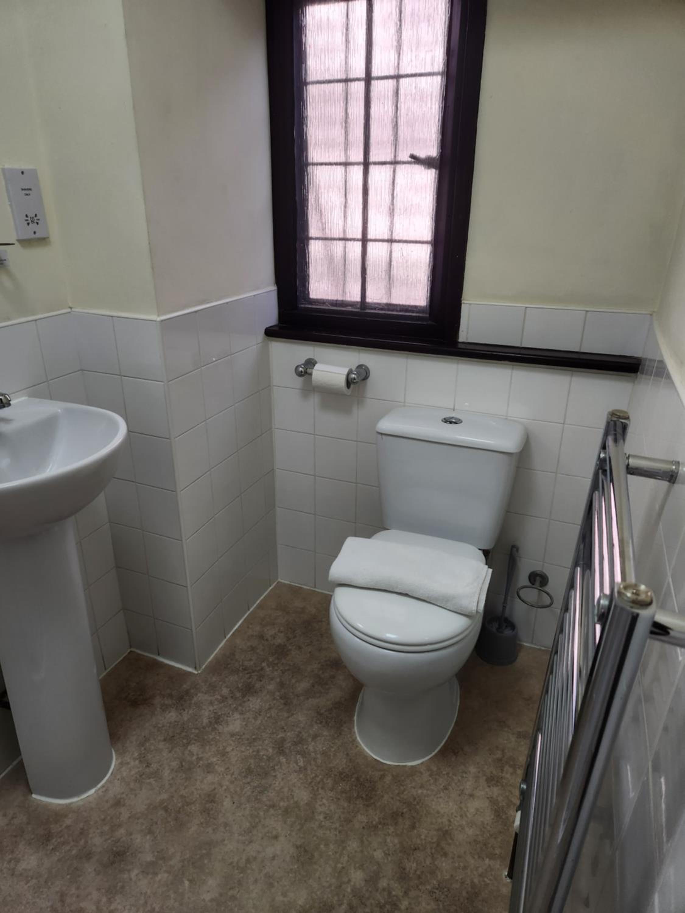 Double Room - Photo 5