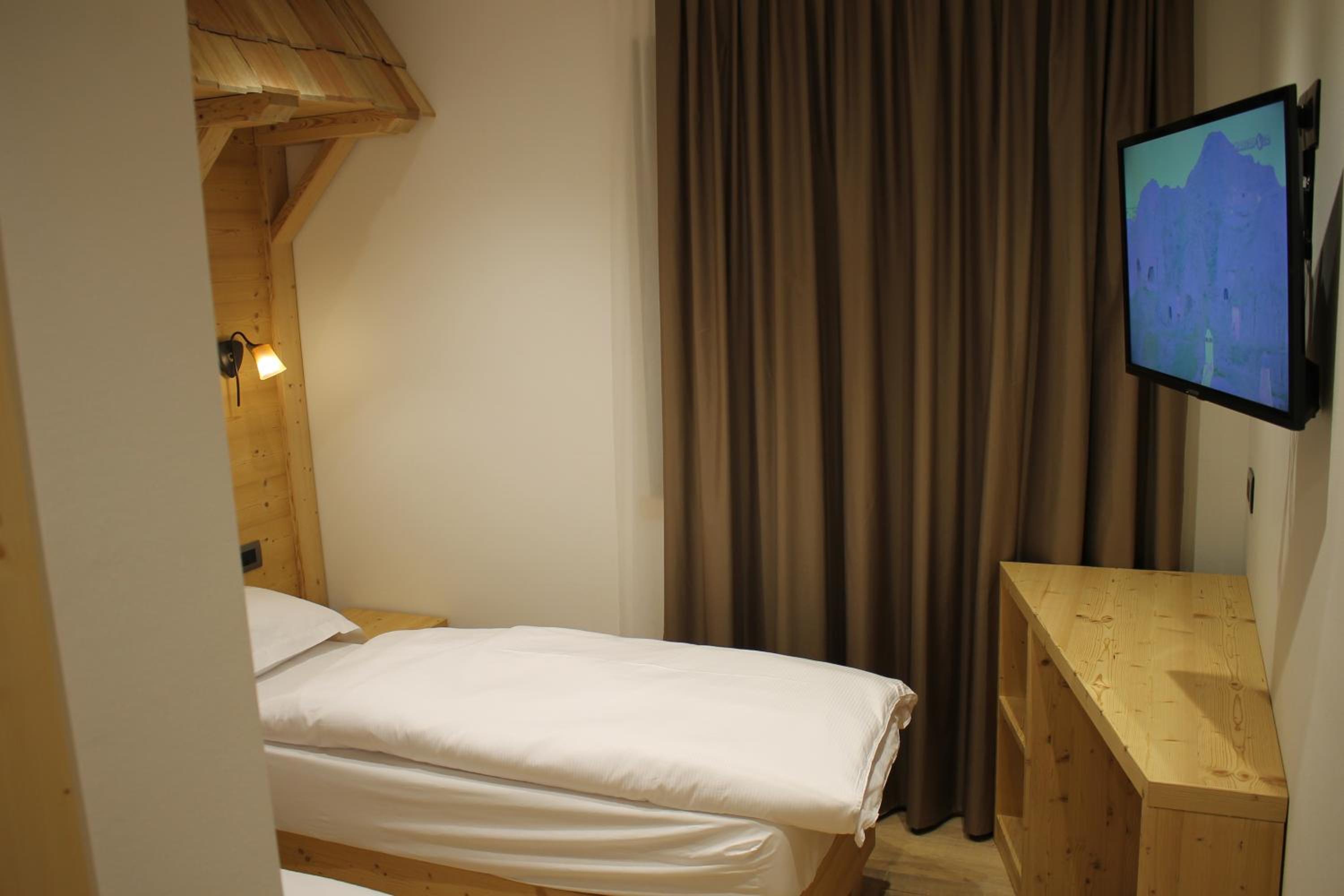 Single Room with Private Bathroom photo 2