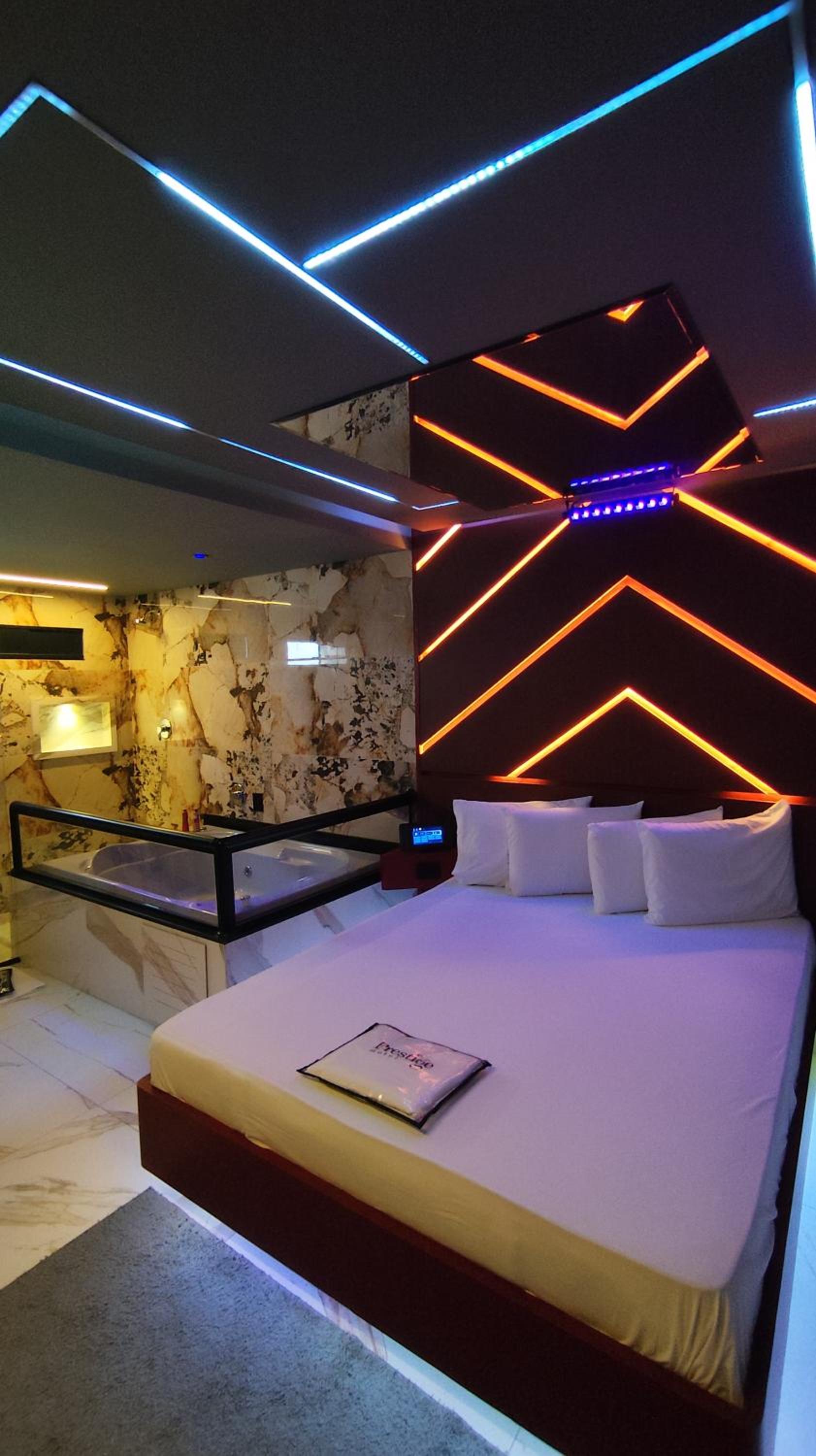 Suite with Hot Tub